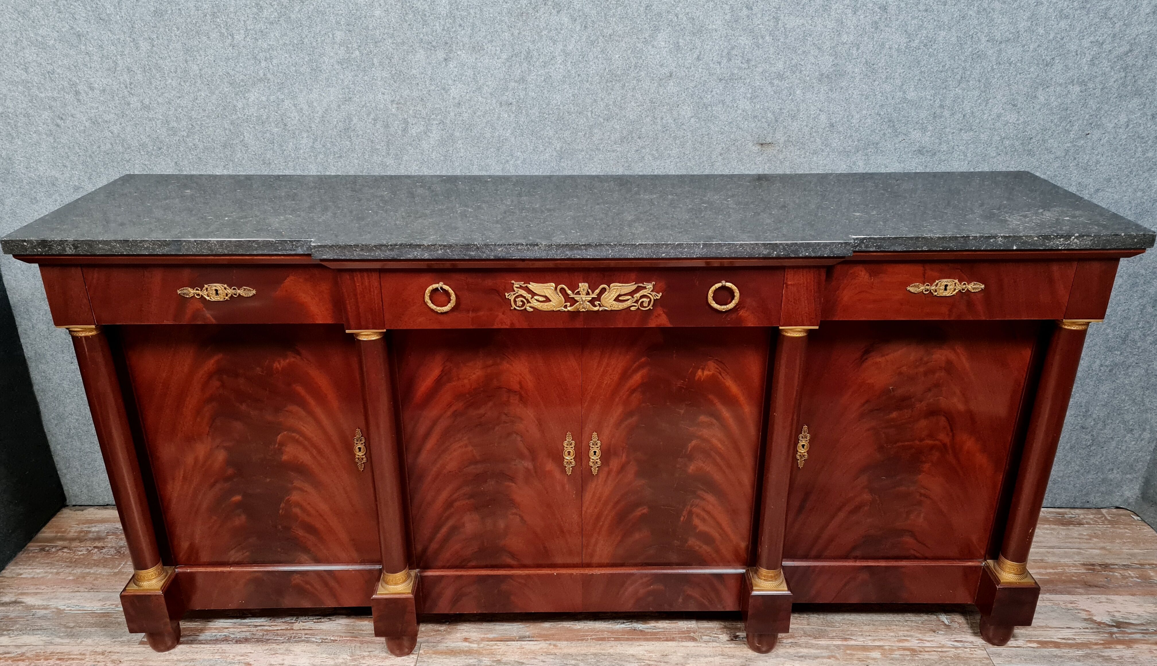Sideboard in mahogany and mahogany feather