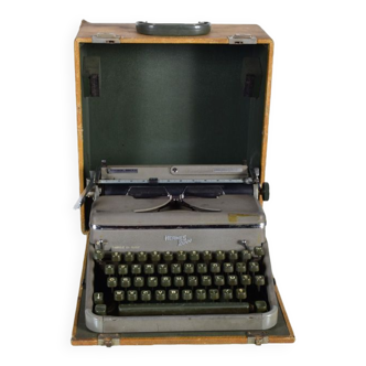 Hermes 2000 typewriter