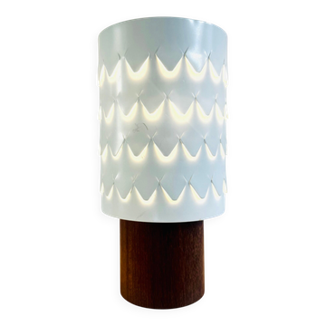 Lampe de table en teck et métal perforé par Hans-Agne Jakobsson pour Asea, Suède, années 1960.