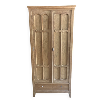 Armoire parisienne