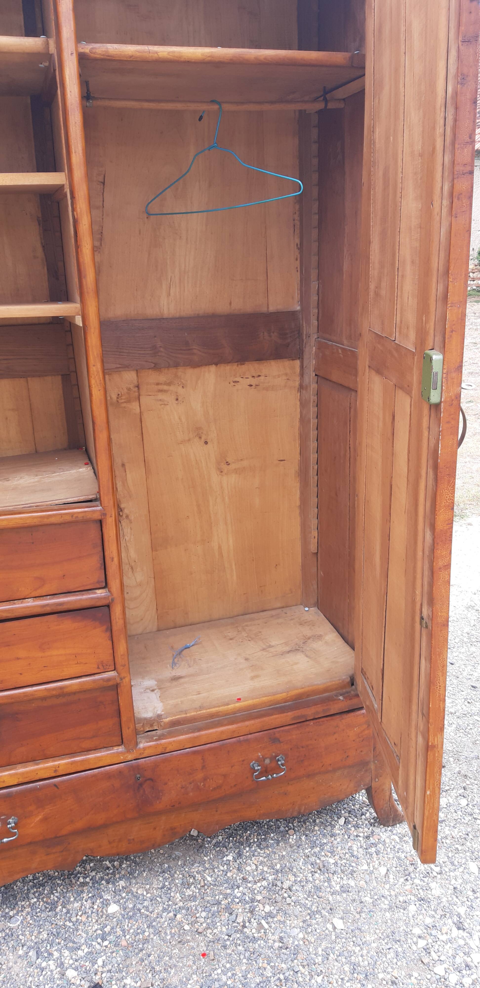 Béarnaise wardrobe in walnut 19th