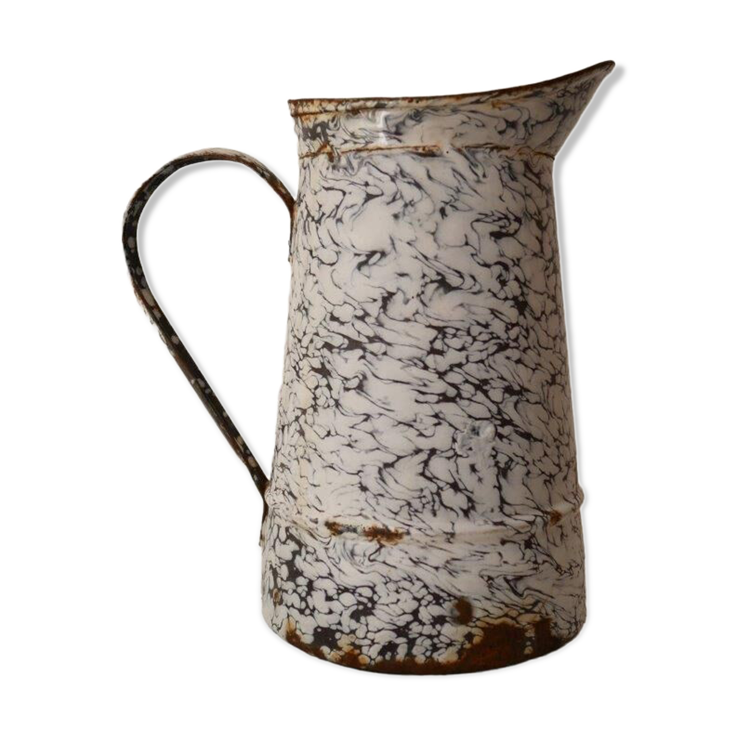Enamelled sheet metal pitcher