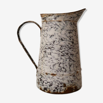 Enamelled sheet metal pitcher