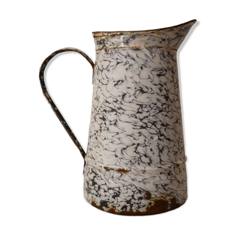 Enamelled sheet metal pitcher