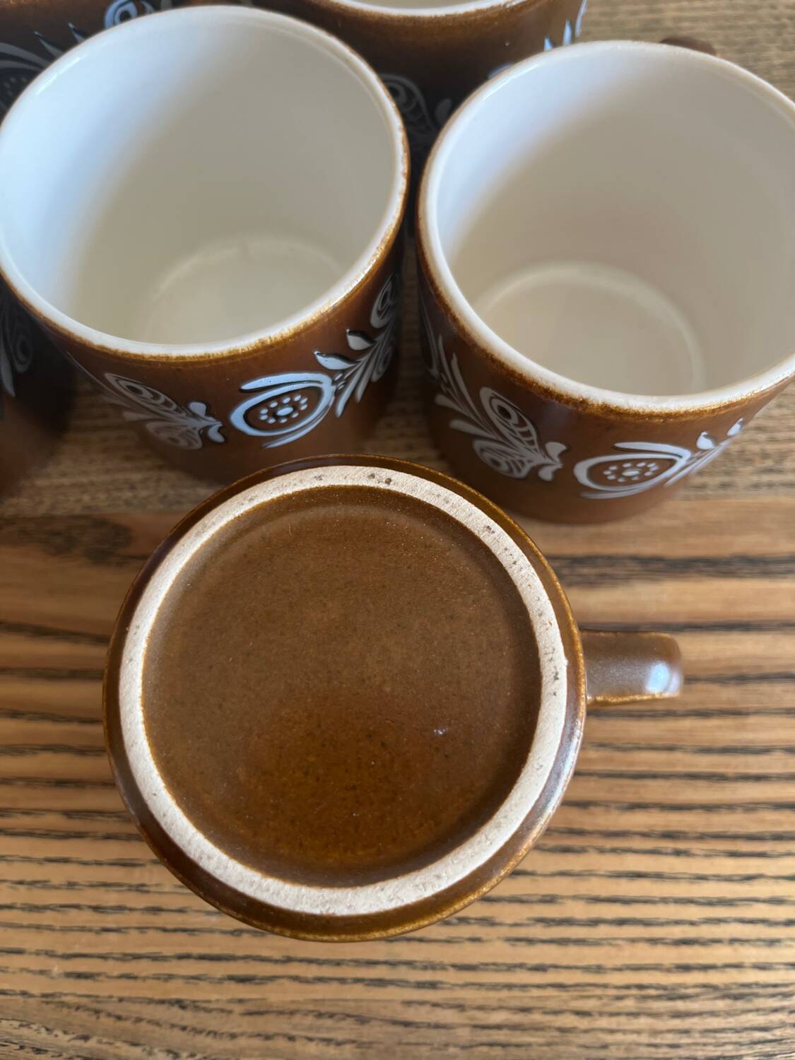 Vintage coffee service in brown stoneware from the 1970s.