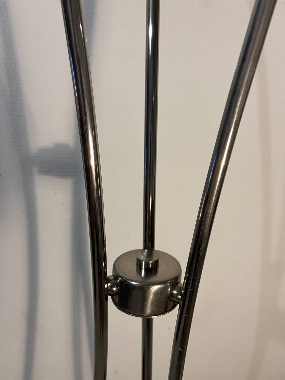 Lampadaire métal socle fonte 3 globes année 80