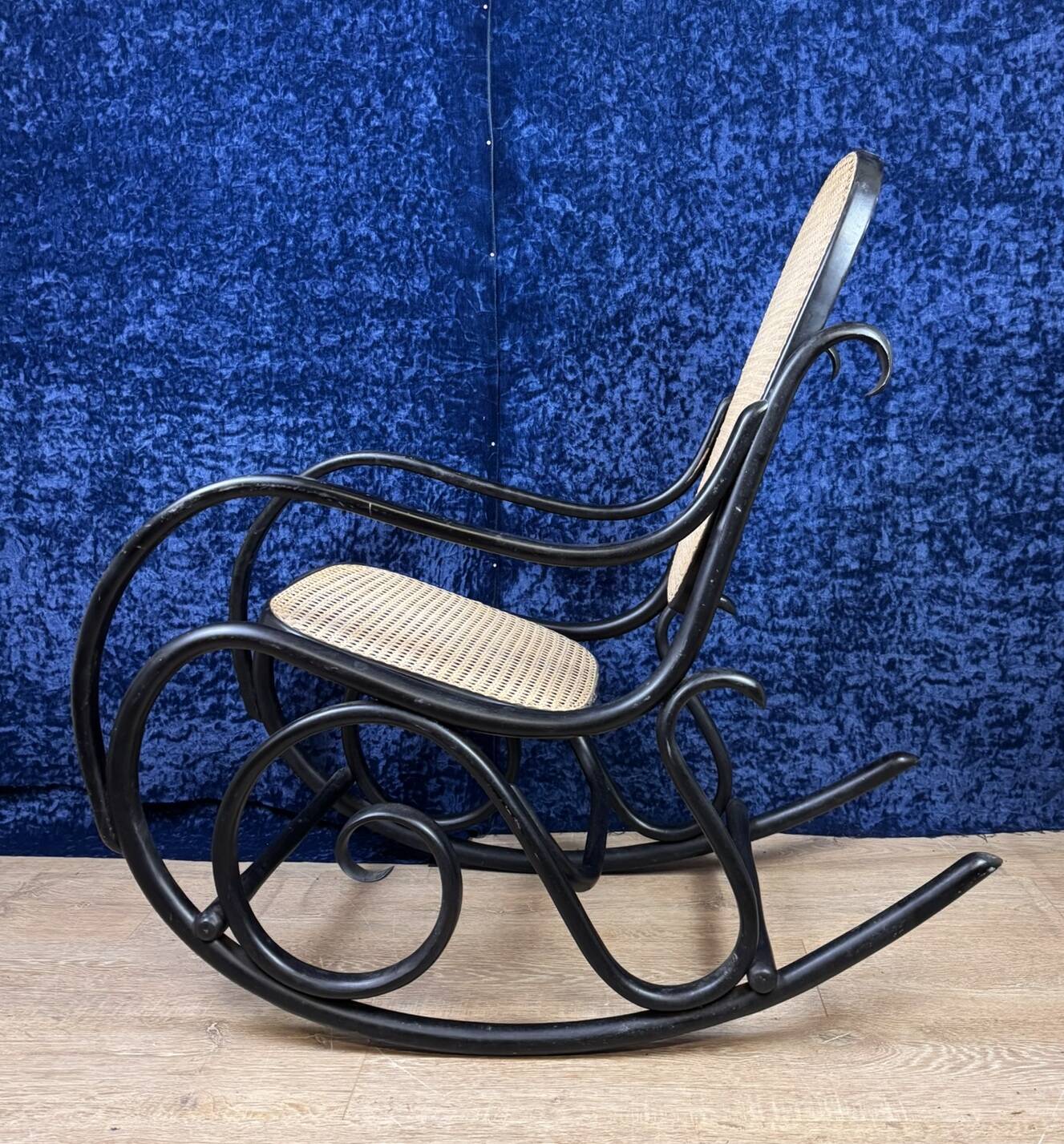 Beautiful rocking chair in the style of Thonet in blackened curved wood