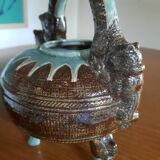 Vietnam tripod wine pourer