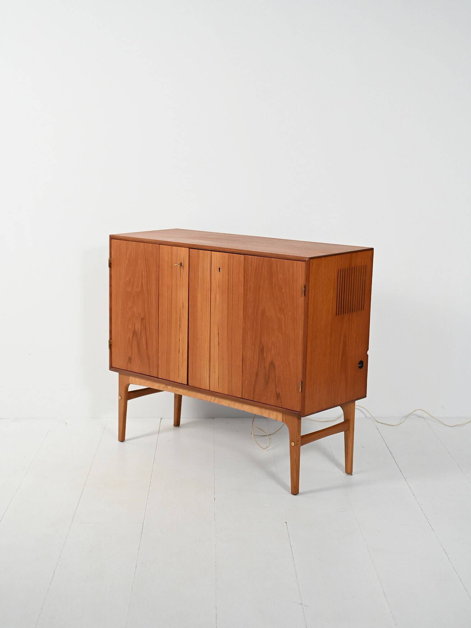 Meuble bar scandinave en teck des années 1950