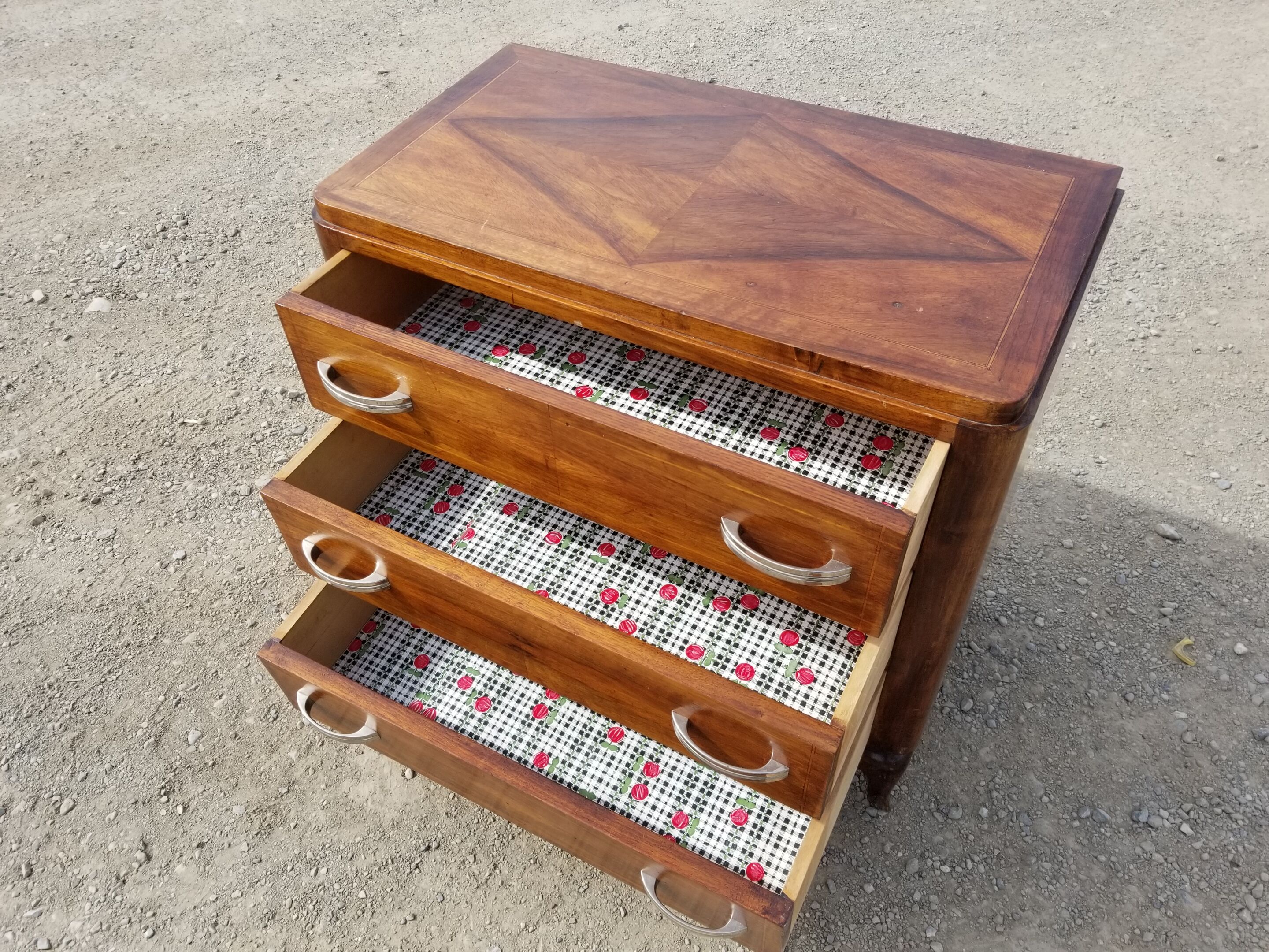 Compact vintage dresser 60s