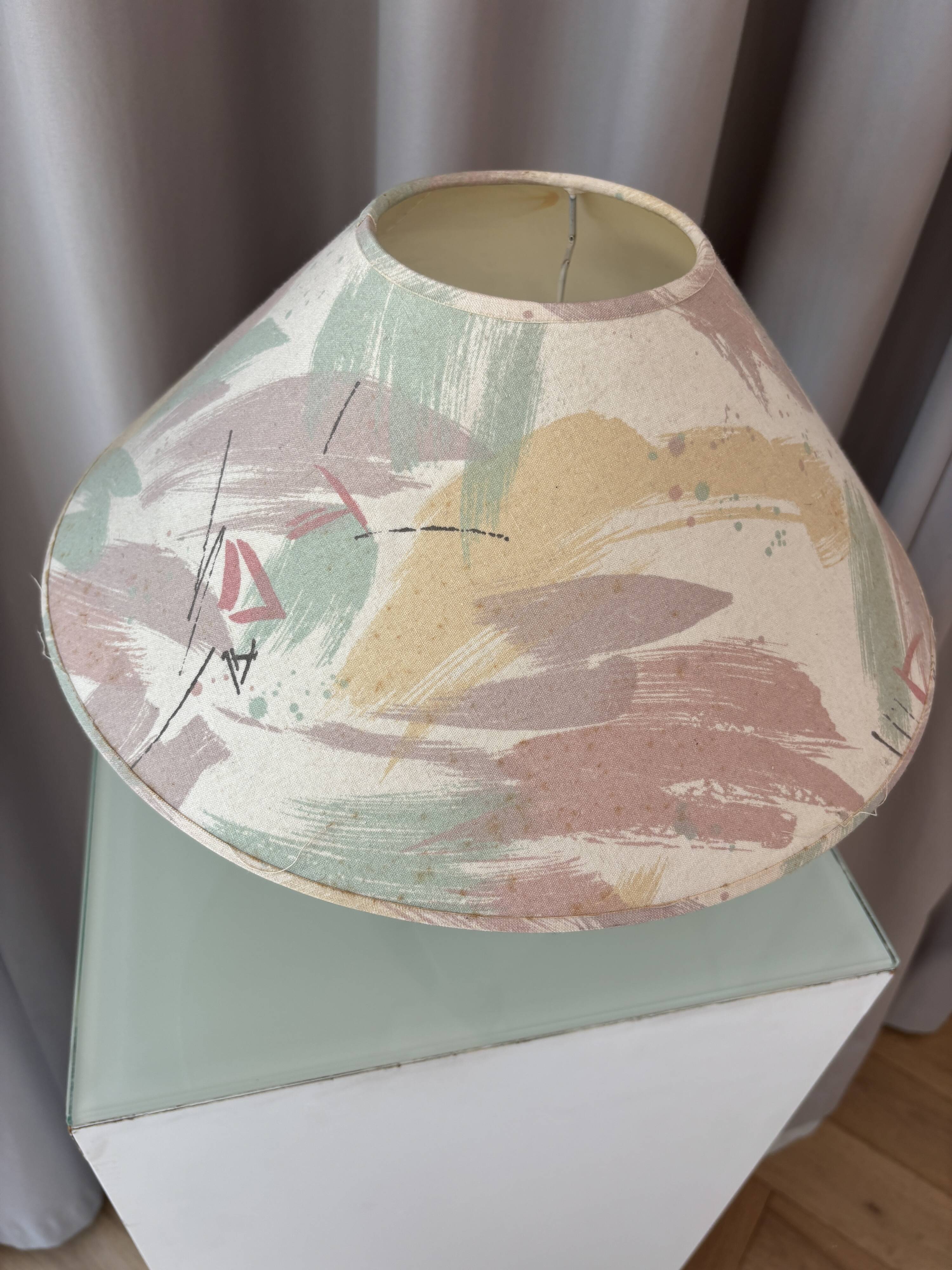 Lampe de table inspirée de Memphis des années 90 par Porcelaines de Bruxelles