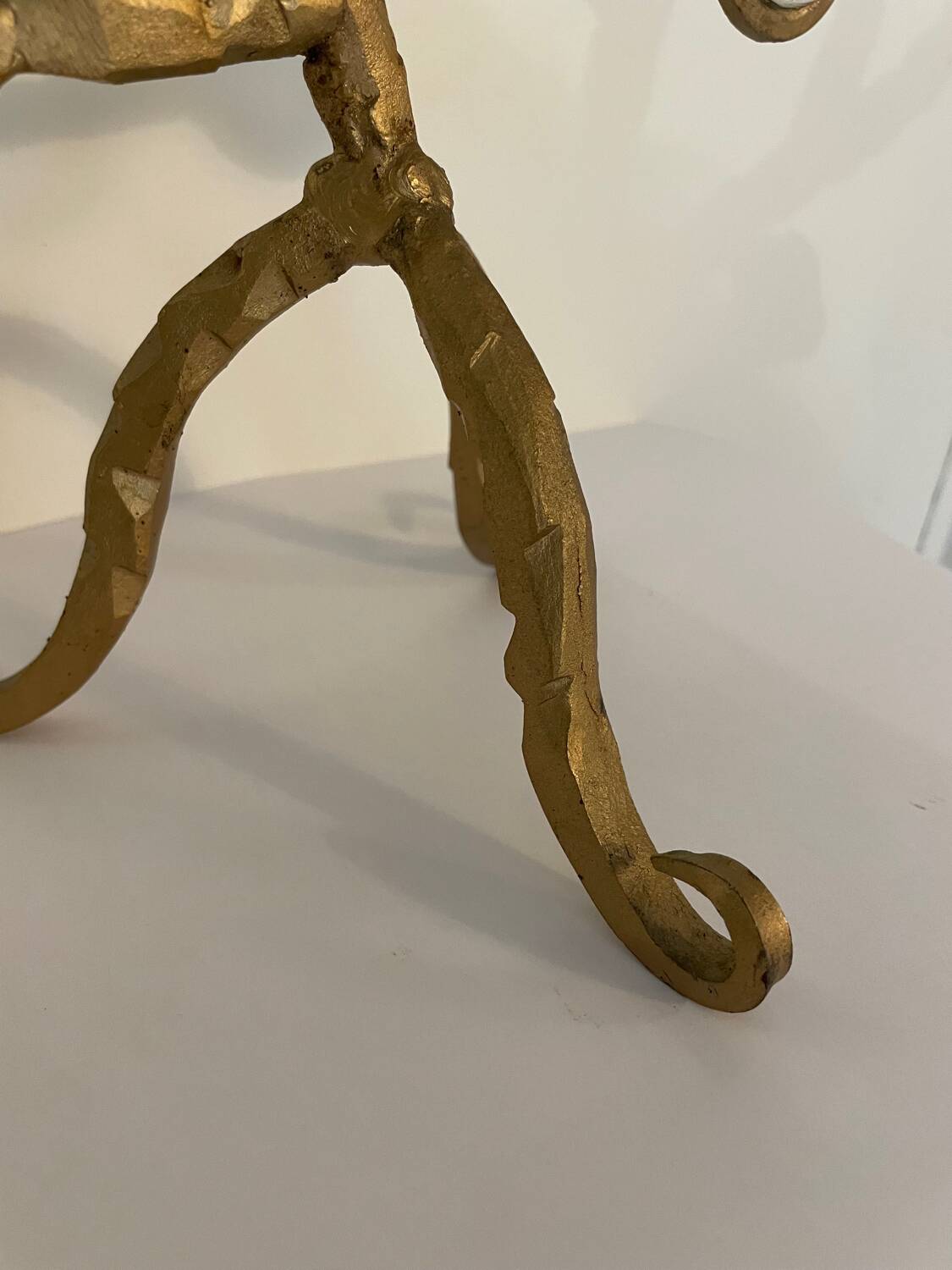 Candelabre en fer forgé et verre XXe