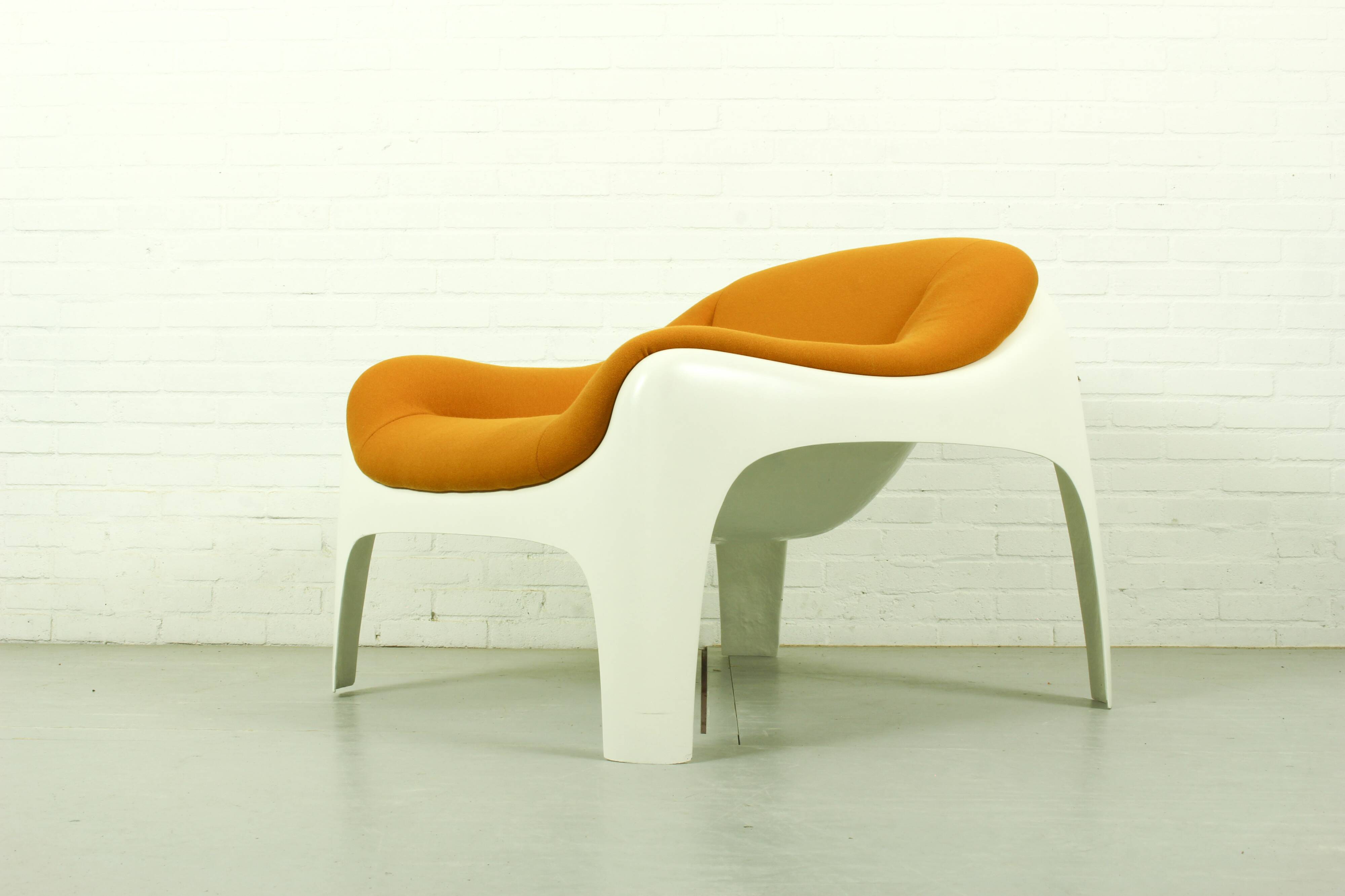 Rare Space Age Fiberglass Lounge Chair by Sergio Mazza for Artemide
