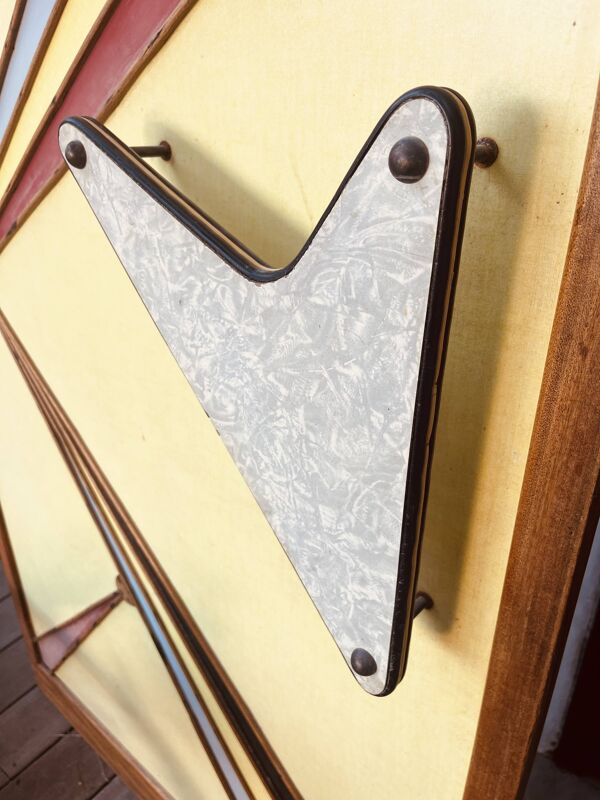 Porte battante de cinéma - design vintage formica et bois