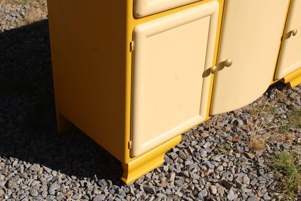 Buffet Mado vintage relooké jaune moutarde & crème – Années 50
