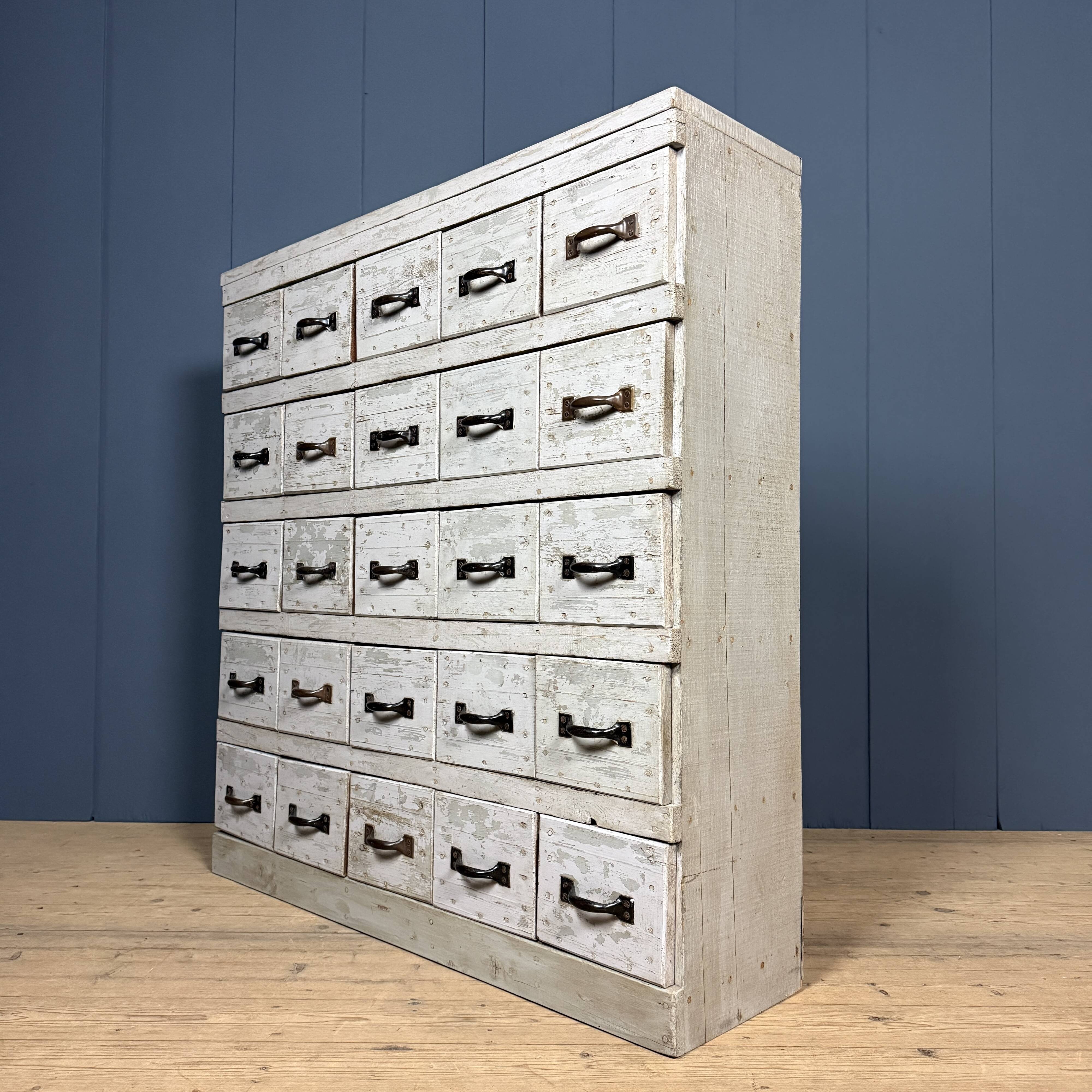 Old light grey workshop drawer cabinet with 25 drawers