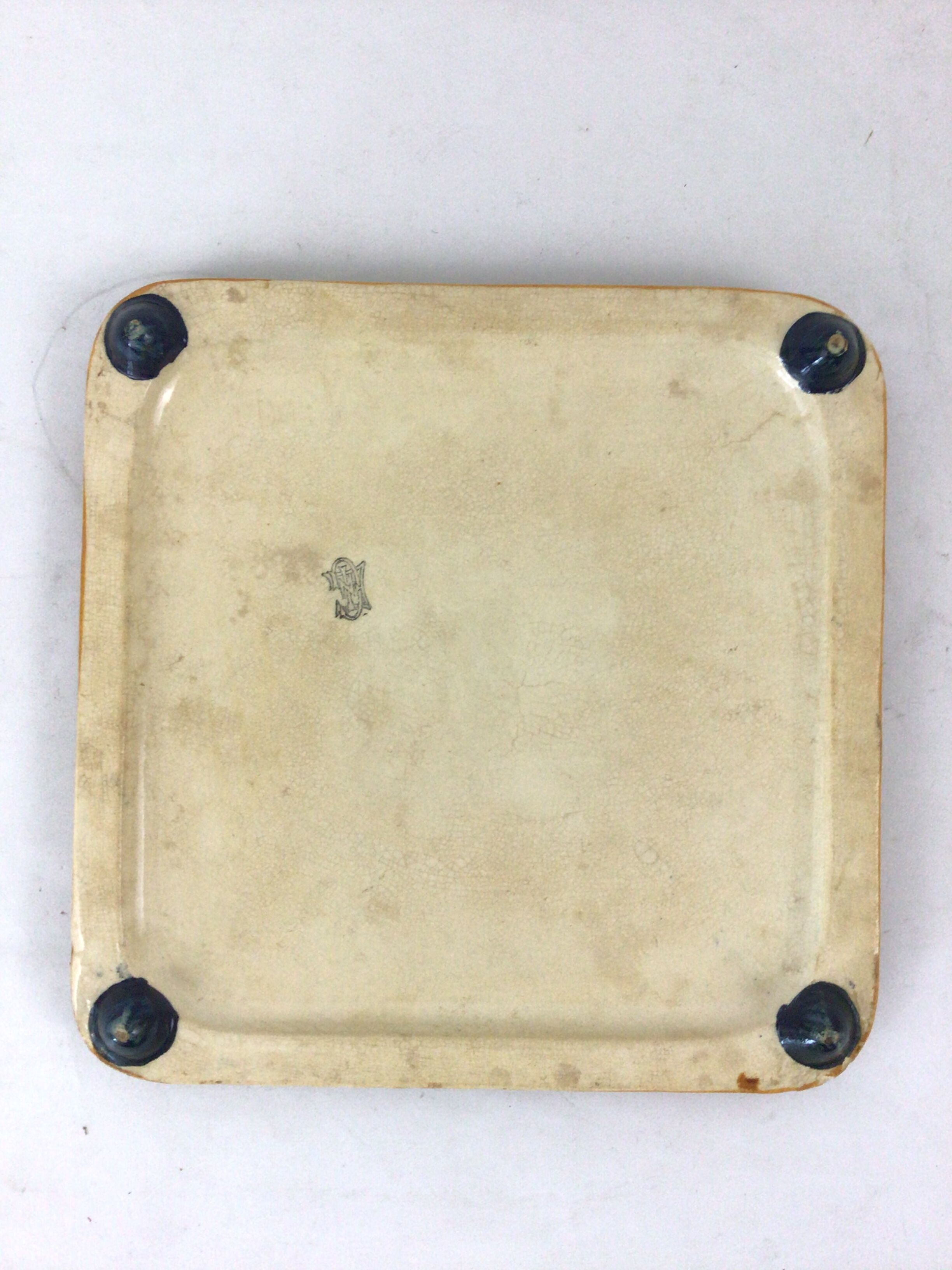 Dessous plat en Gien 1876