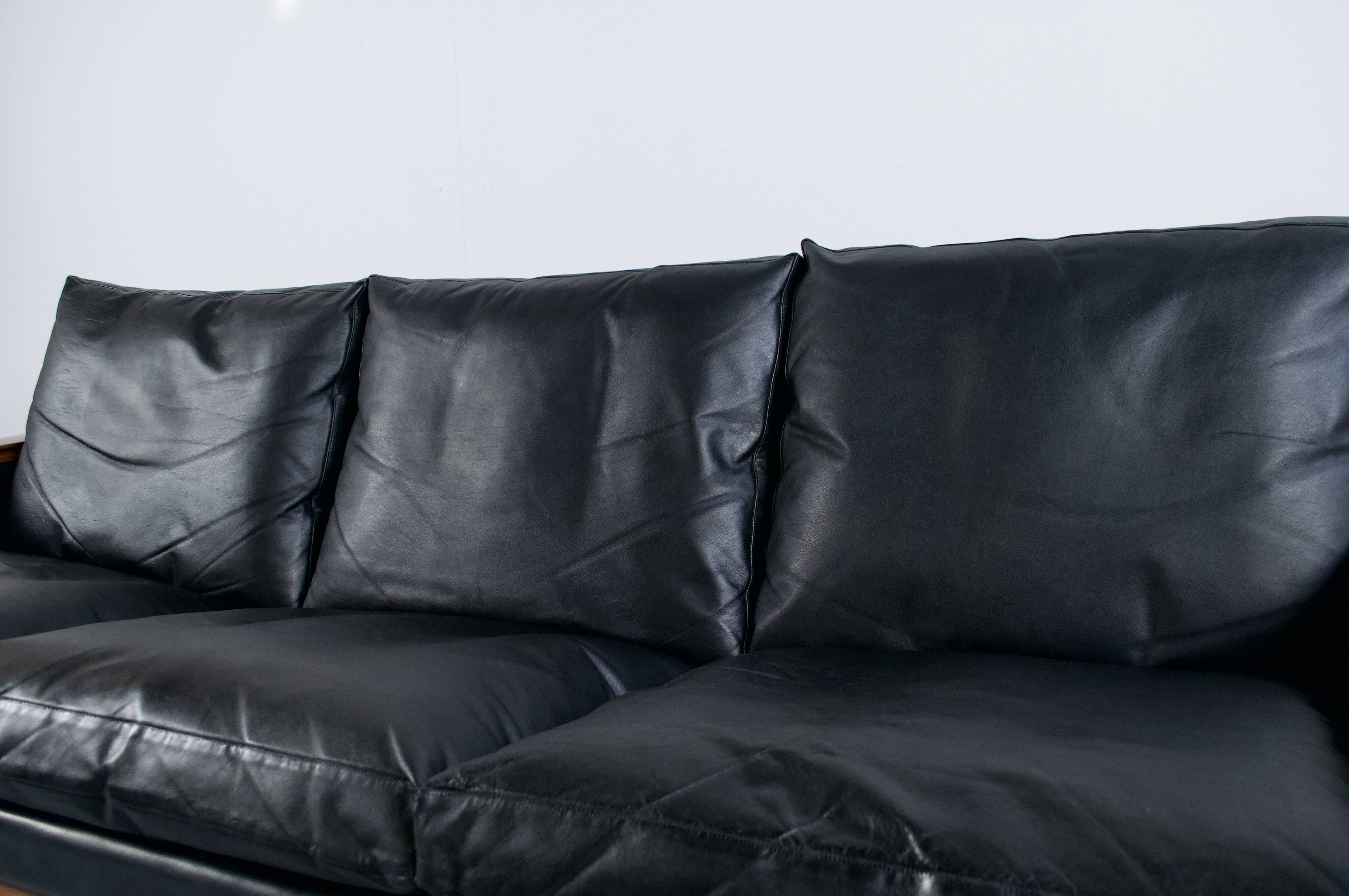 Scandinavian 3-seater sofa in leather and rosewood from the 60s
