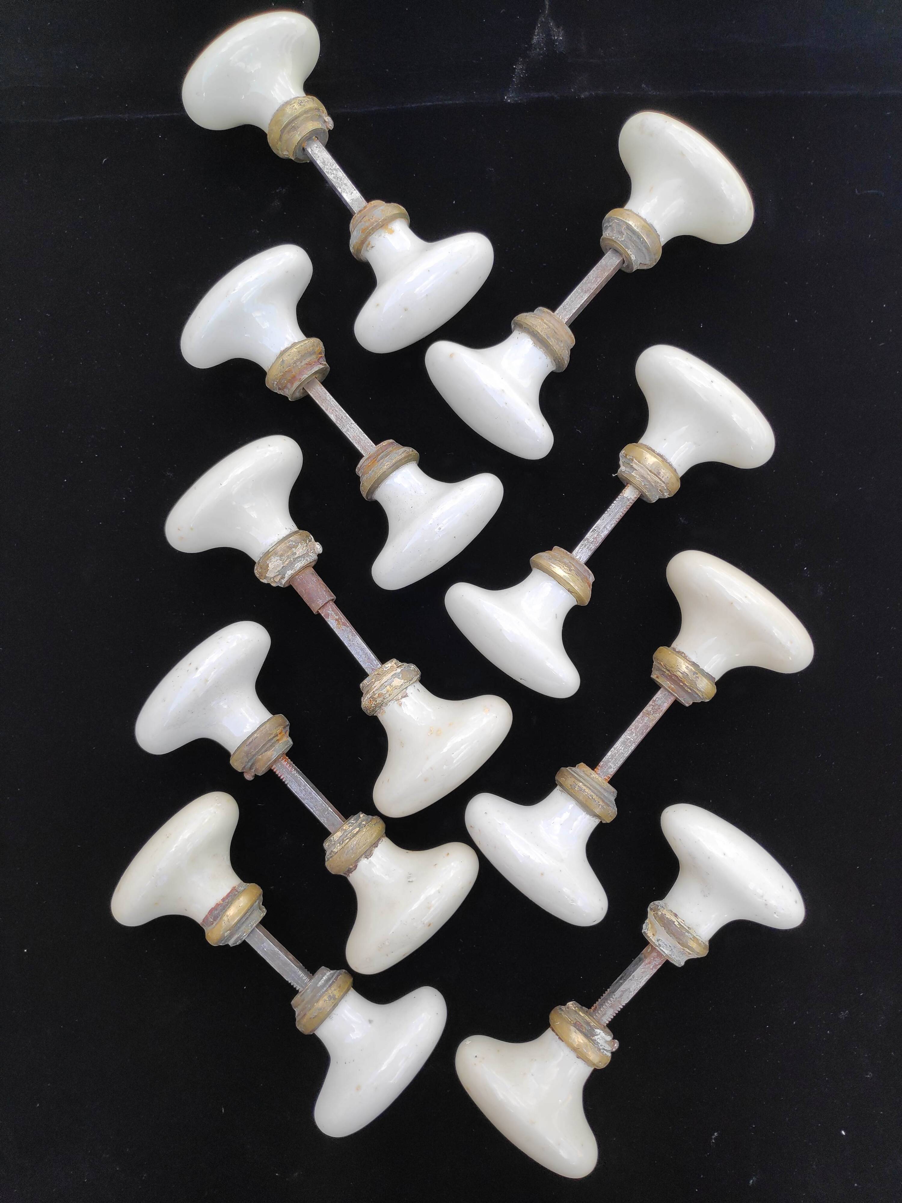 Set of 18 porcelain handles (B-0049-1)