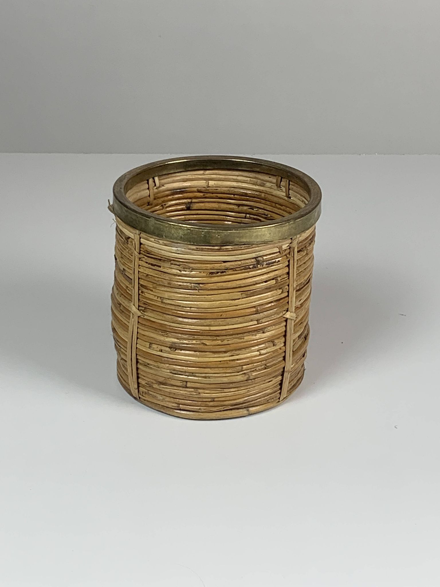 Set of 5 rattan pencil reed and brass plant holder baskets, Italy 1970s