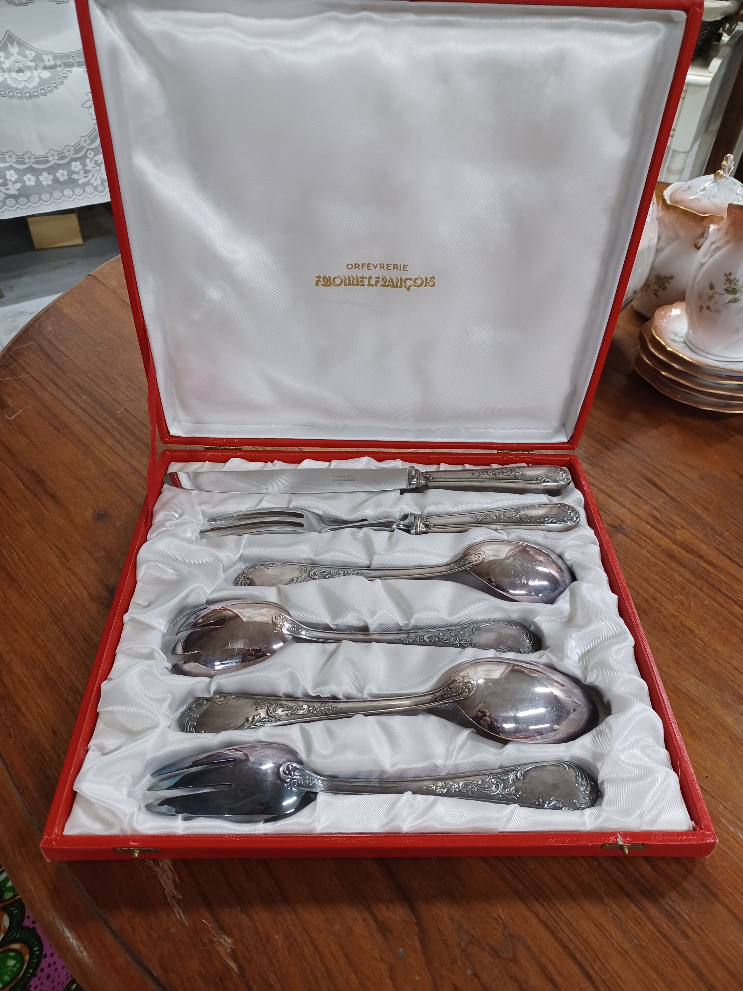Cutlery box to serve Frionnet François in silver metal