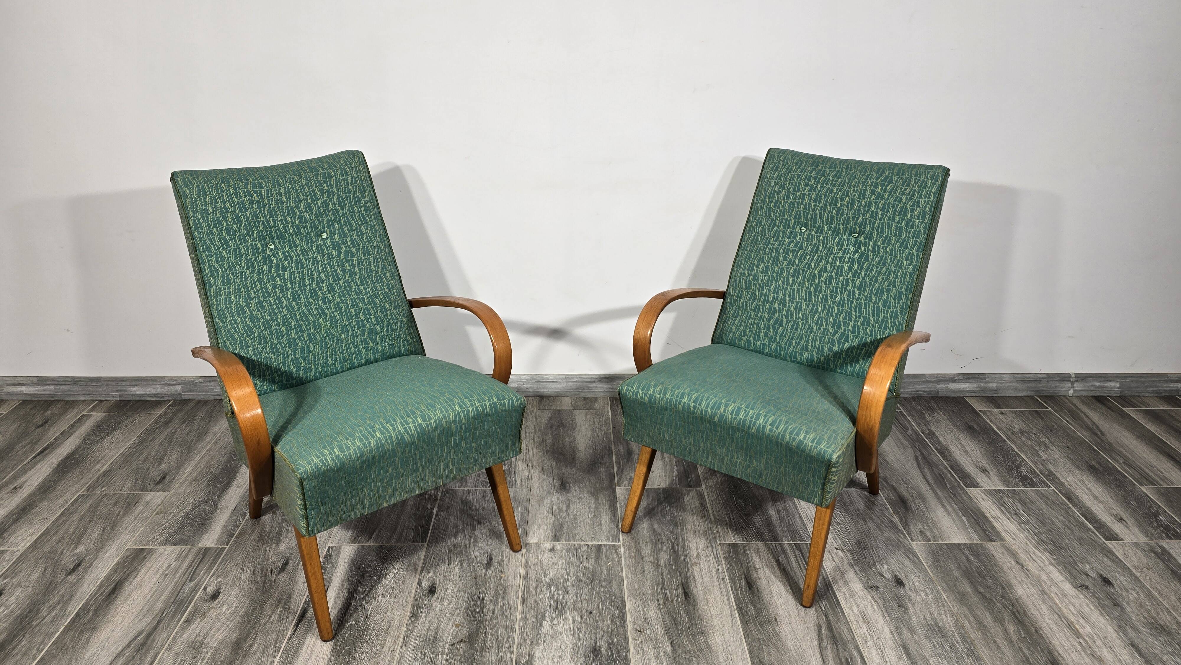 Paire de fauteuils par Jaroslav Smidek, années 1960