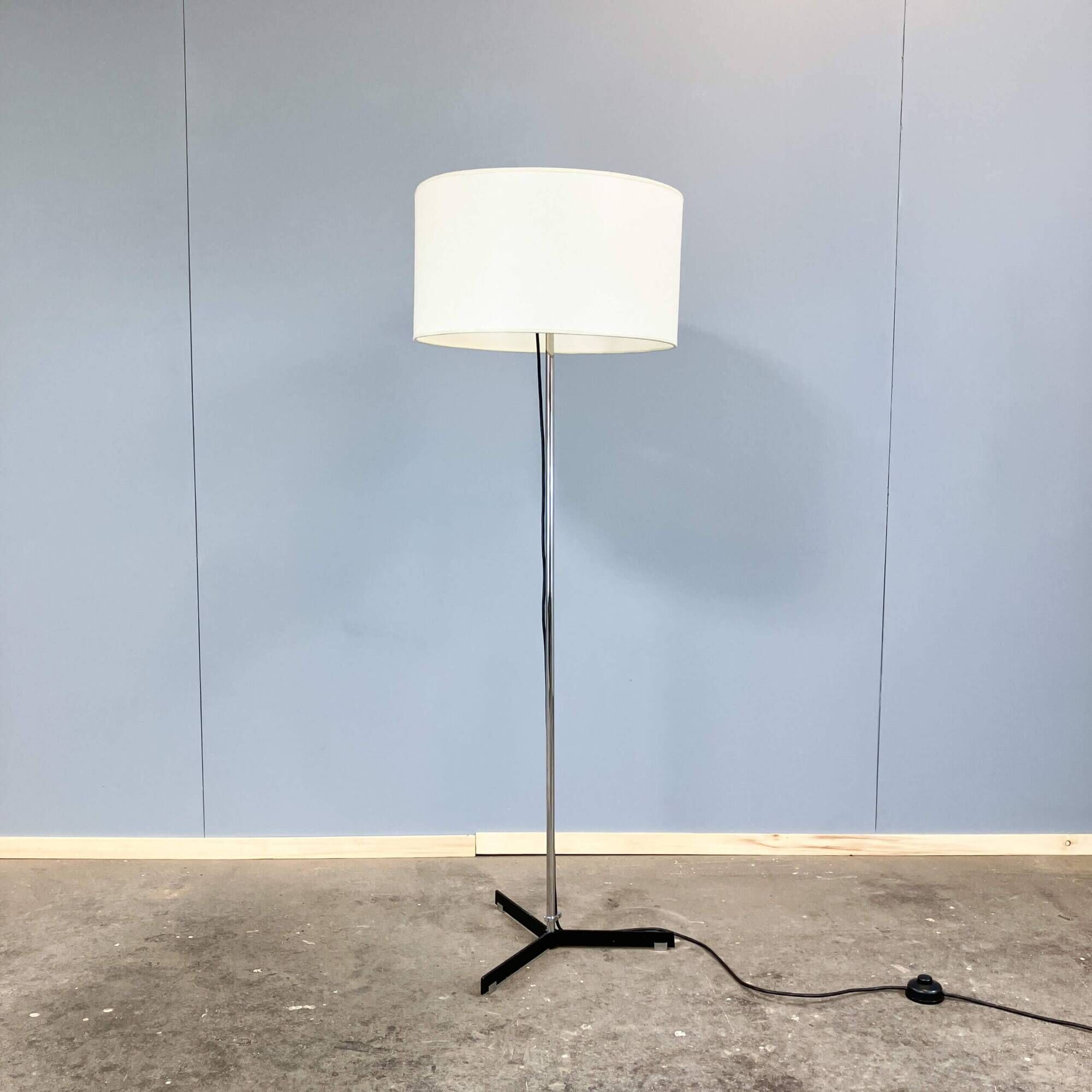 Floor lamp by WILA, chrome and black lacquered metal with a fabric shade, 1960s/1970s