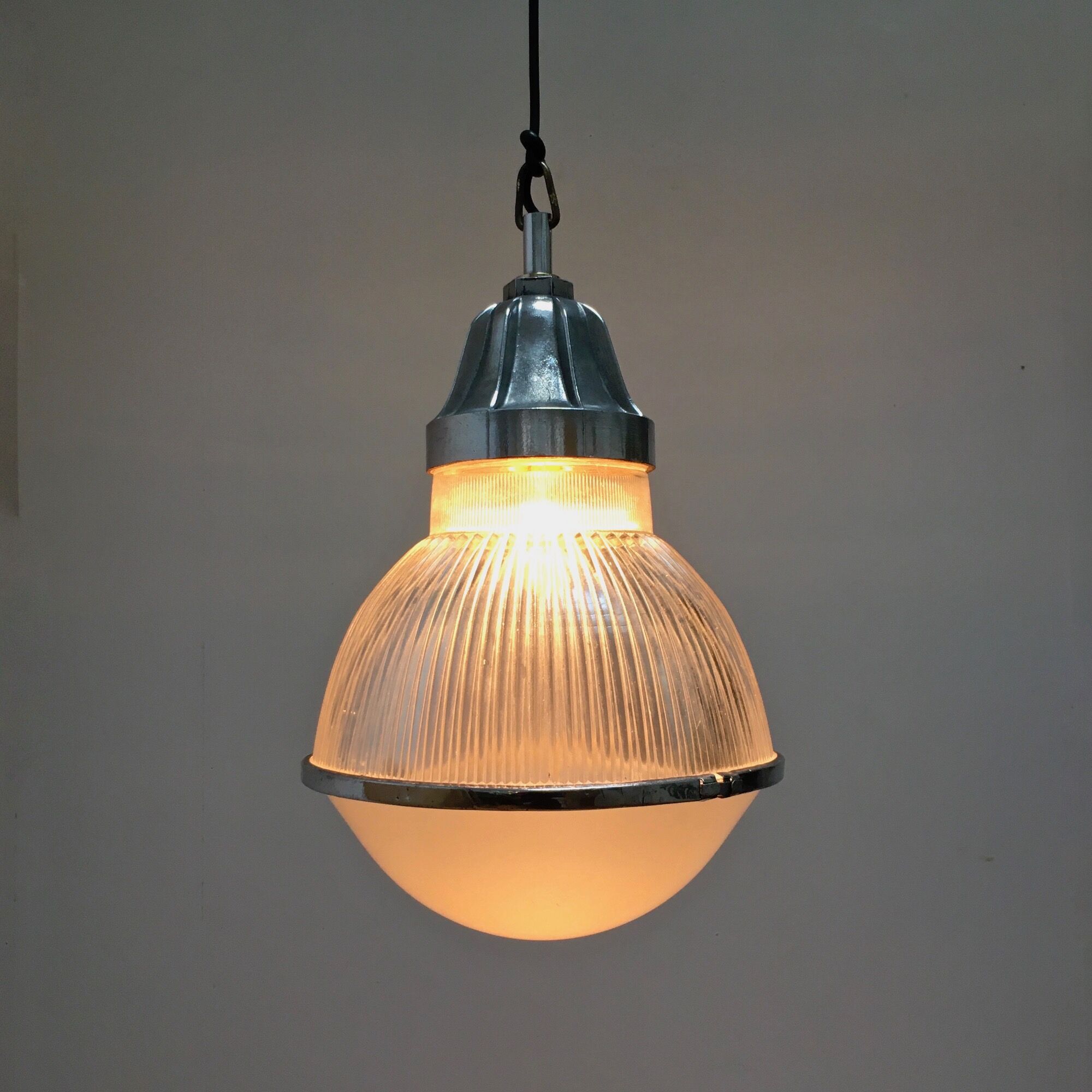 Holophane Suspension