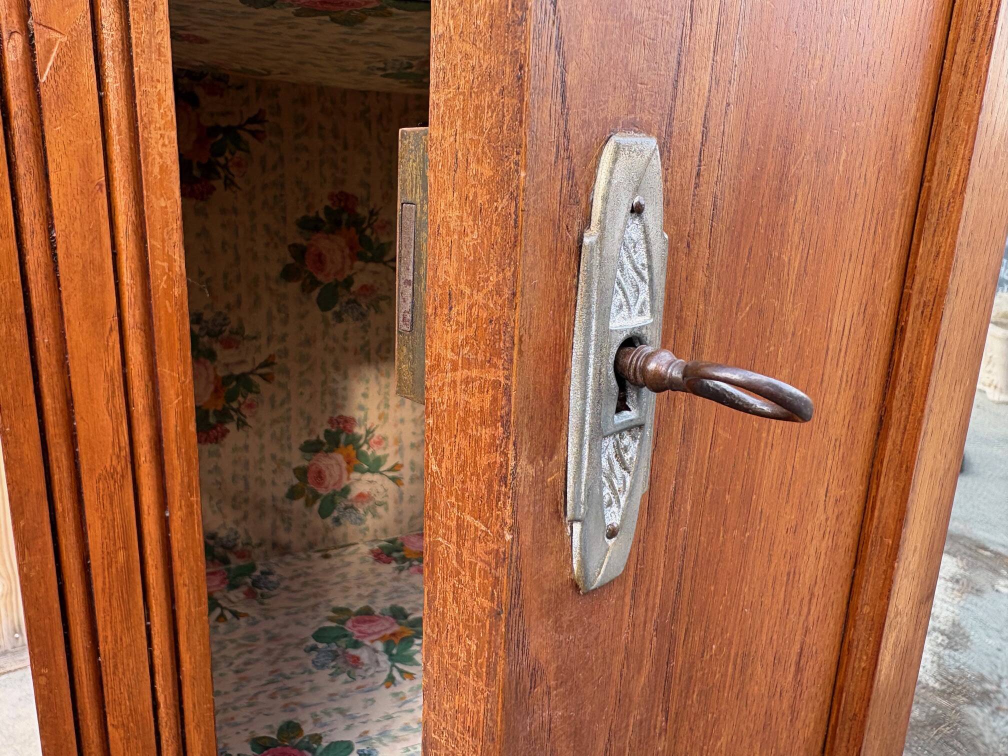 /Art Deco wardrobe with mirror in carved solid oak from the 20s/30s