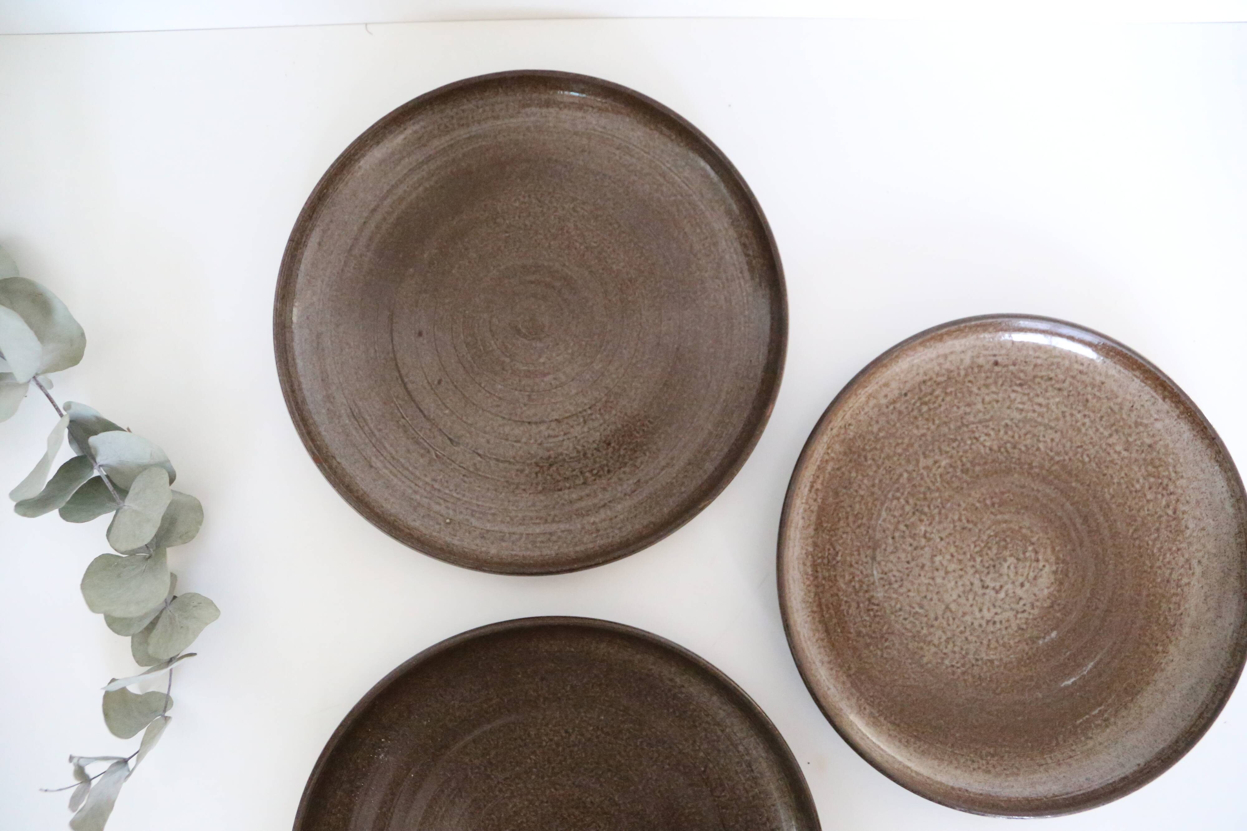 Flat plates x3, artisanal pottery, France