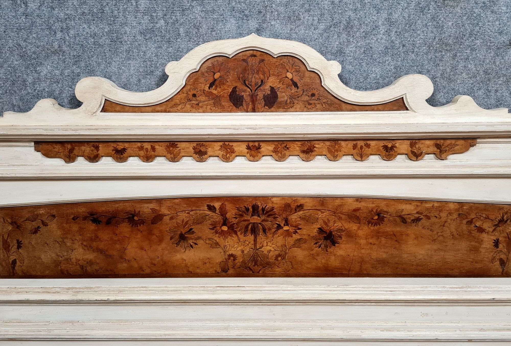 School of Nancy in the spirit of Majorelle: magnificent center bed in lacquer and marquetry