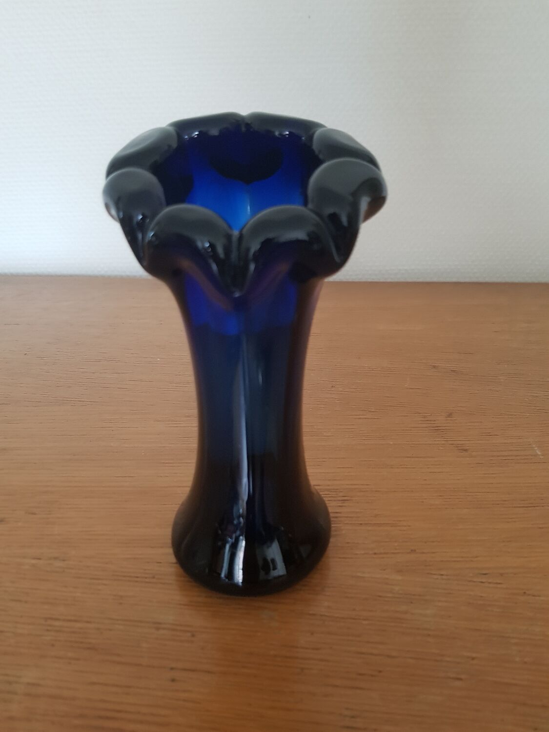 Vintage blue soliflore