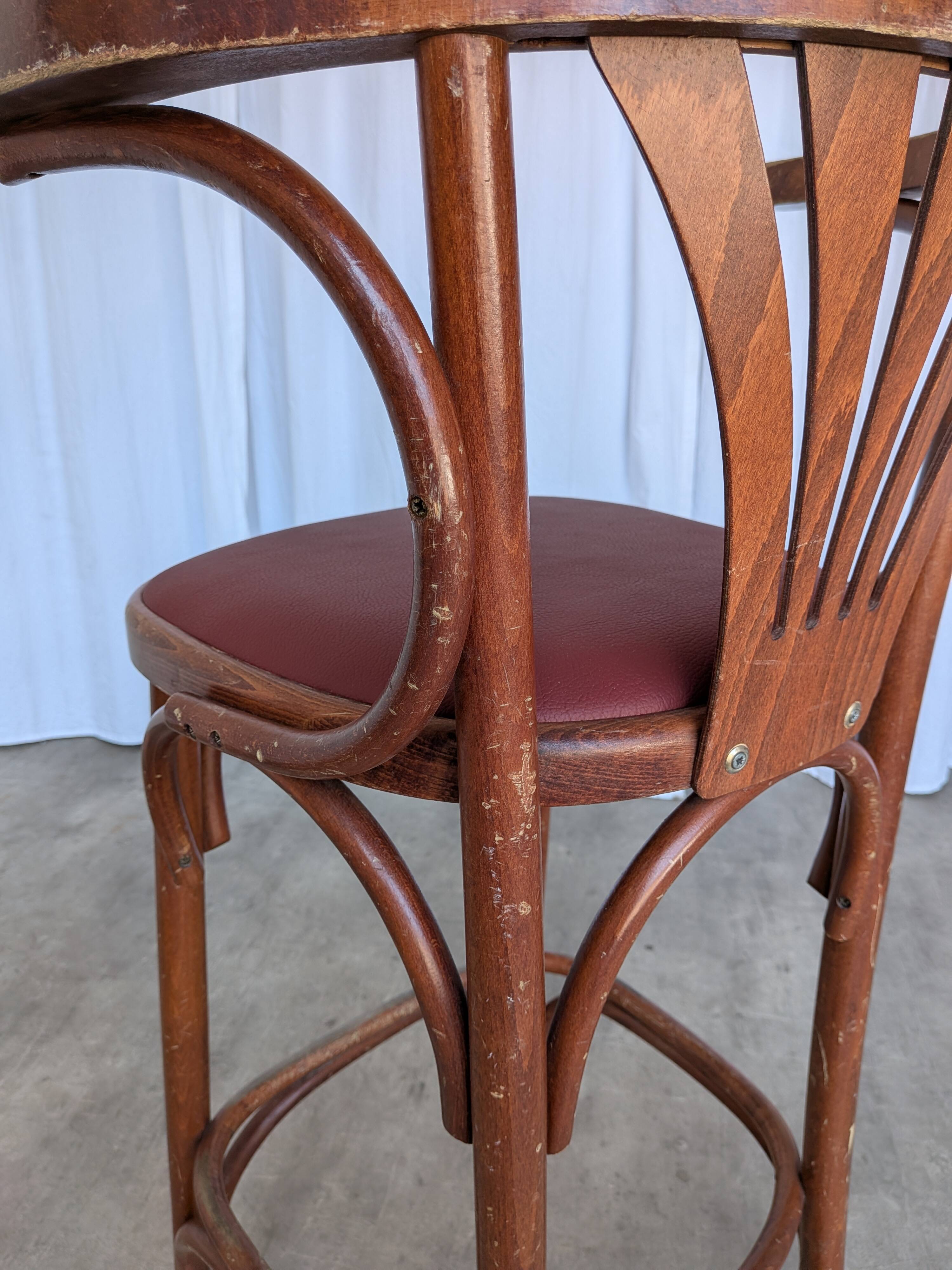 Fauteuil de bar de style Thonet Irish Pub / Siège en simili cuir rouge, milieu du siècle