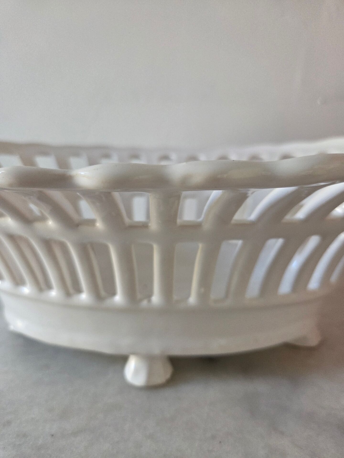 Lattice basket, white ceramic