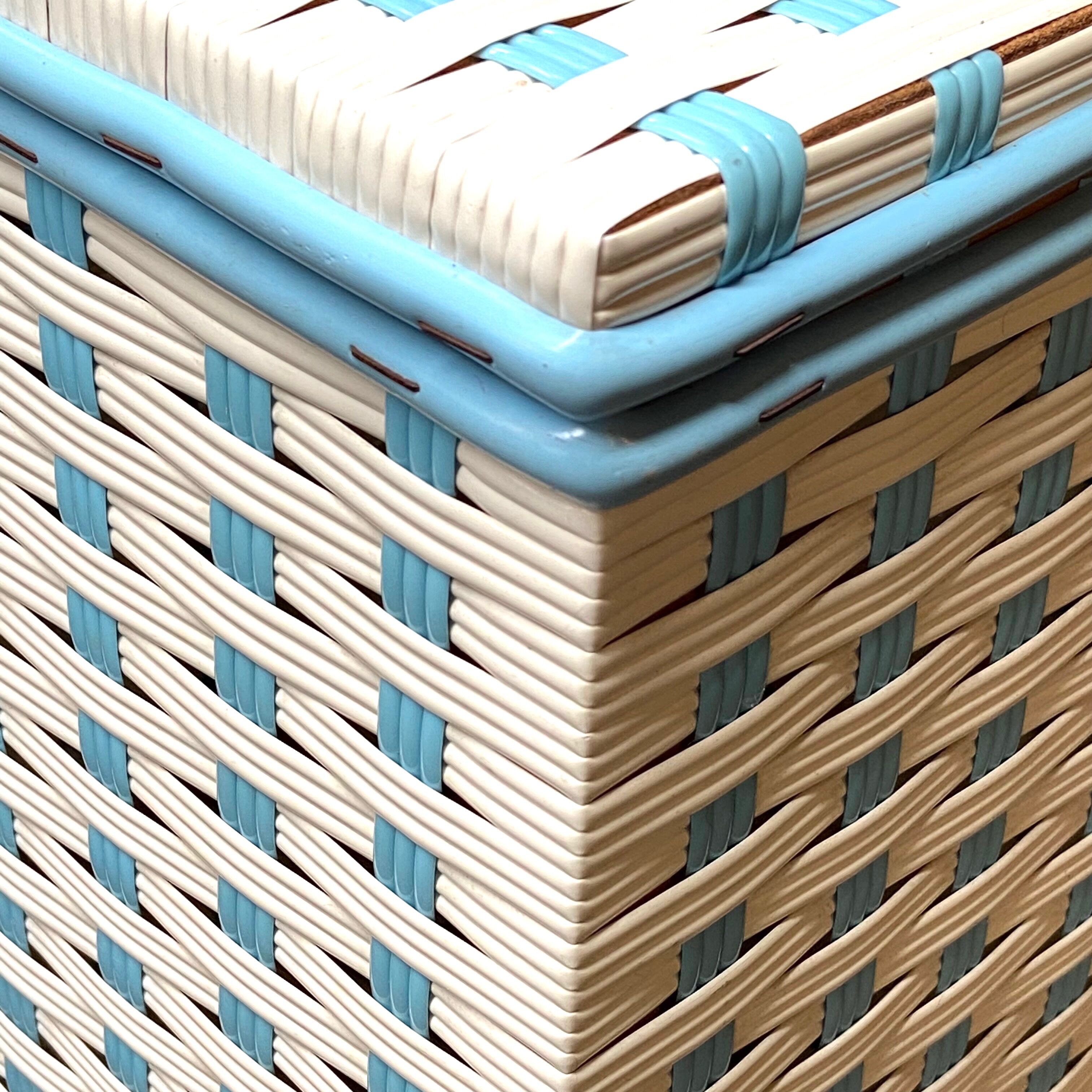 Laundry chest in scoubidou 60s