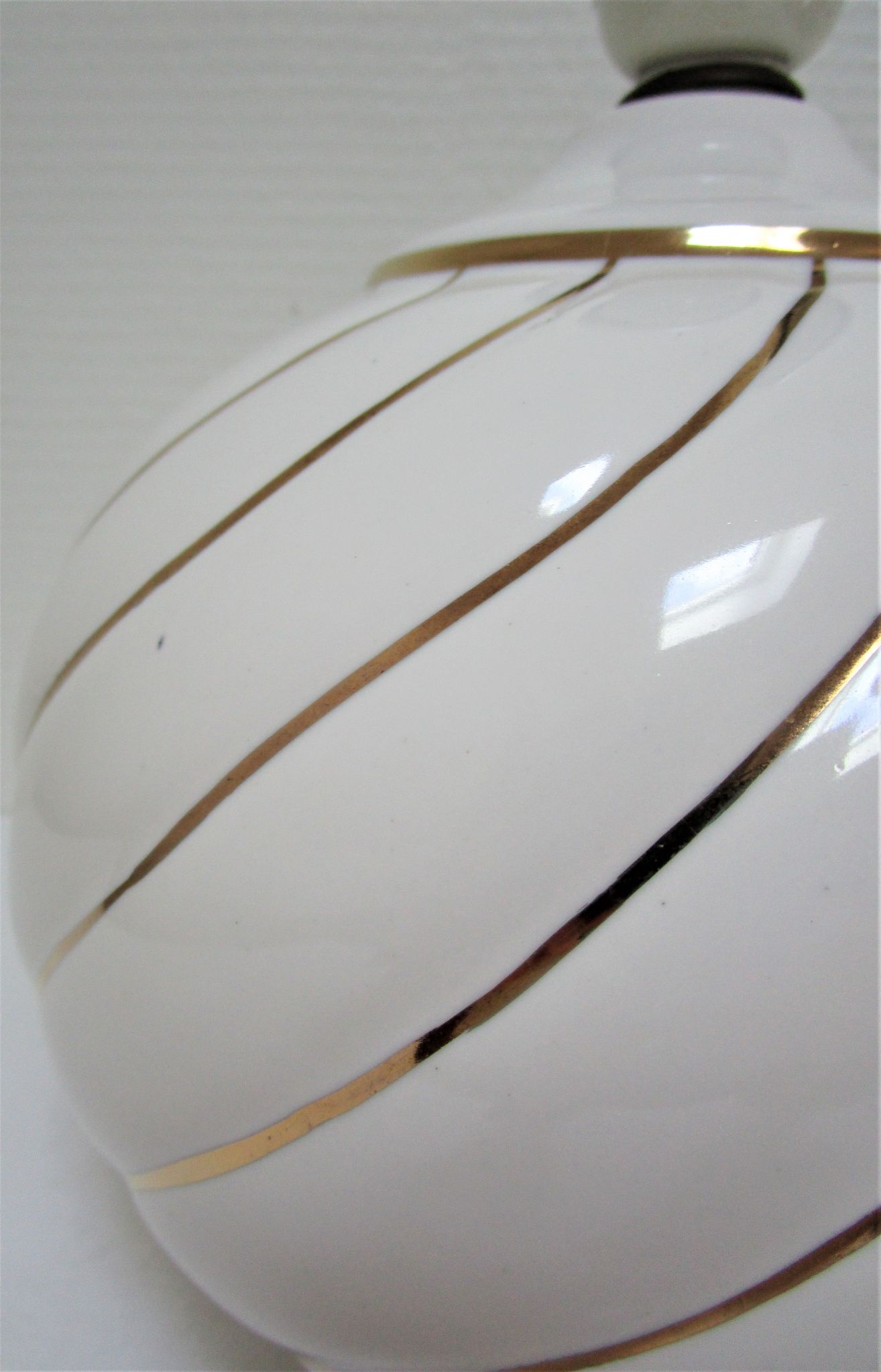 Pied de lampe céramique blanc et or design italien années 70 / 80