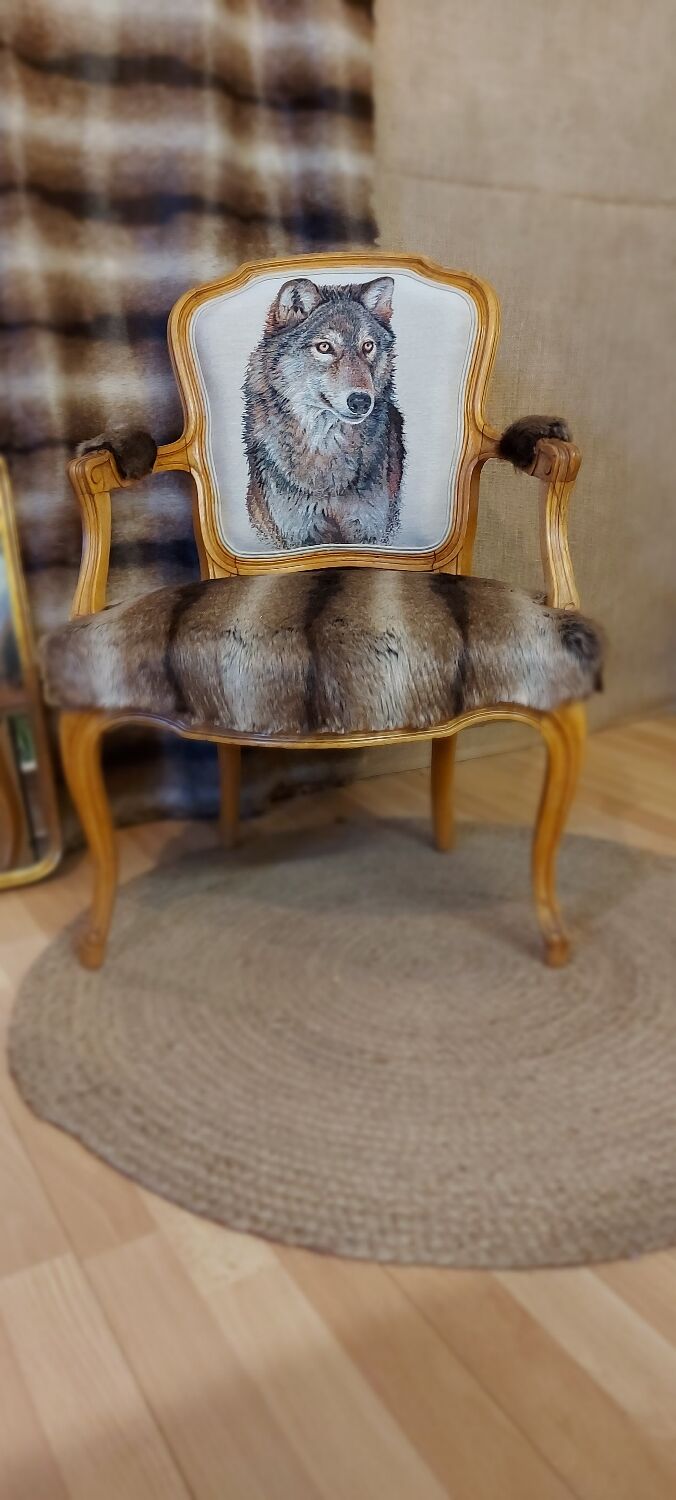 Armchair Louis XV head of wolf