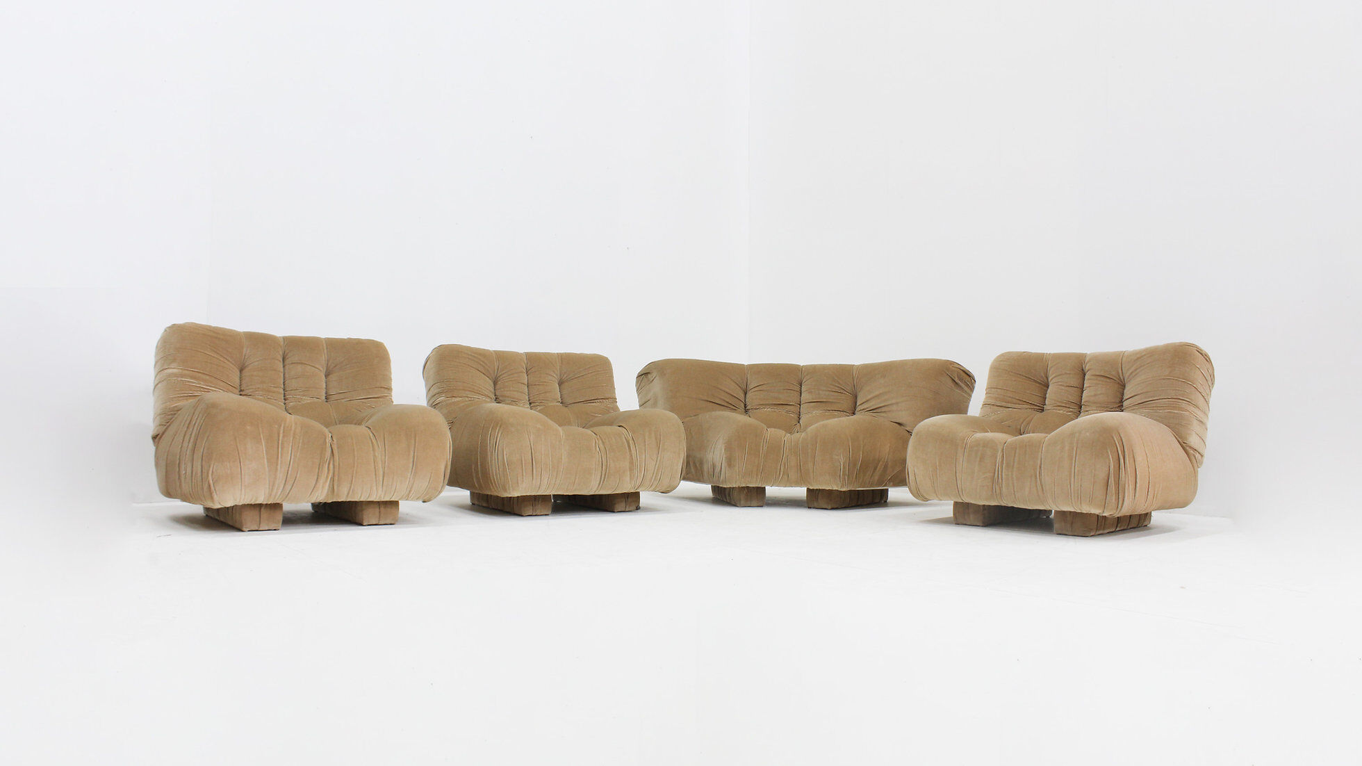 Vintage Italian curved modular sofa by Rossi di Albizzate 1970s