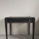 Bureau avec moulures, ancienne patine