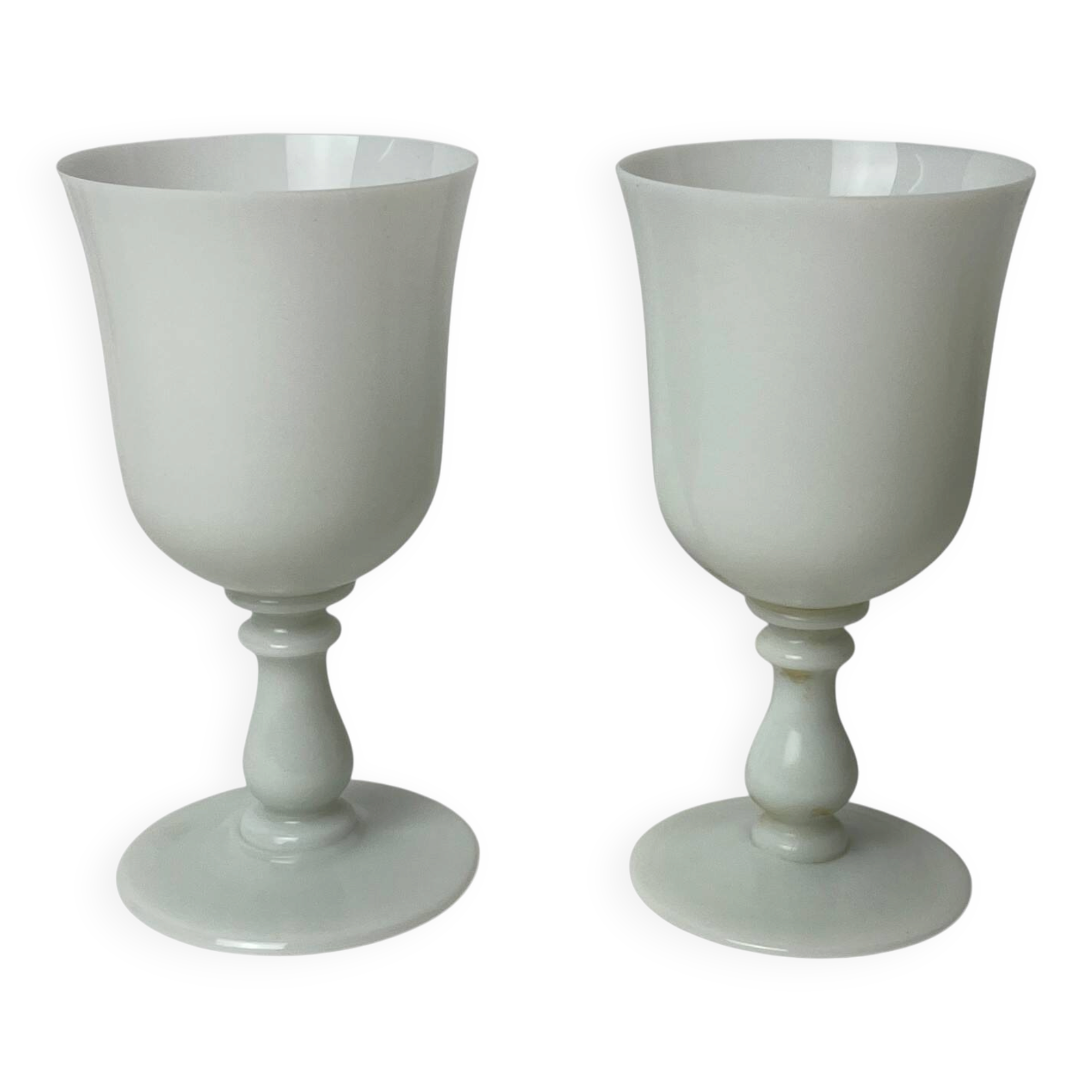Pair of footed glasses in white opaline from around 1960.