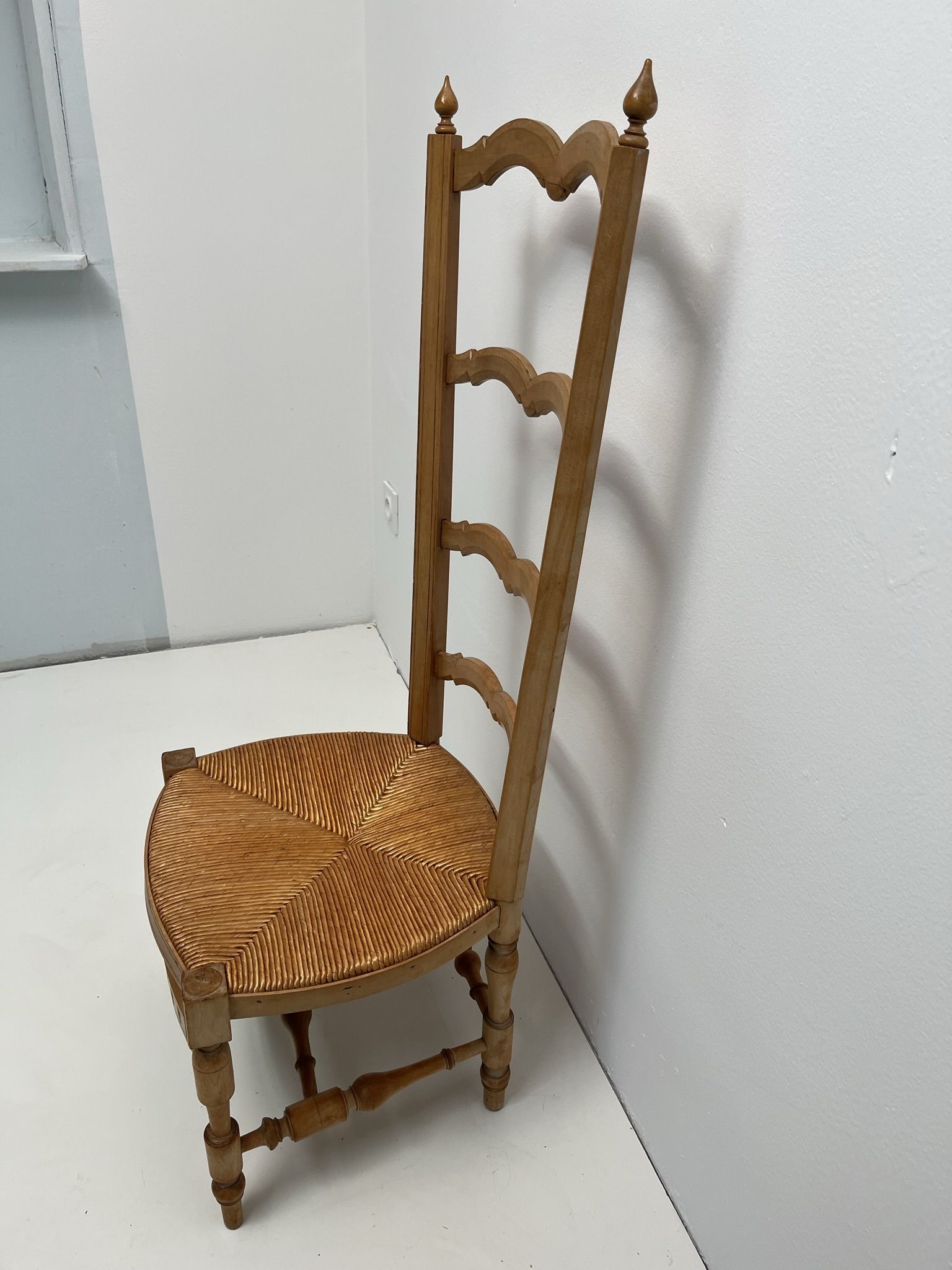 Chaise de nourrice paillée vintage