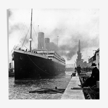 Photographie "Le paquebot Titanic dans le port de Southampton" avril 1912