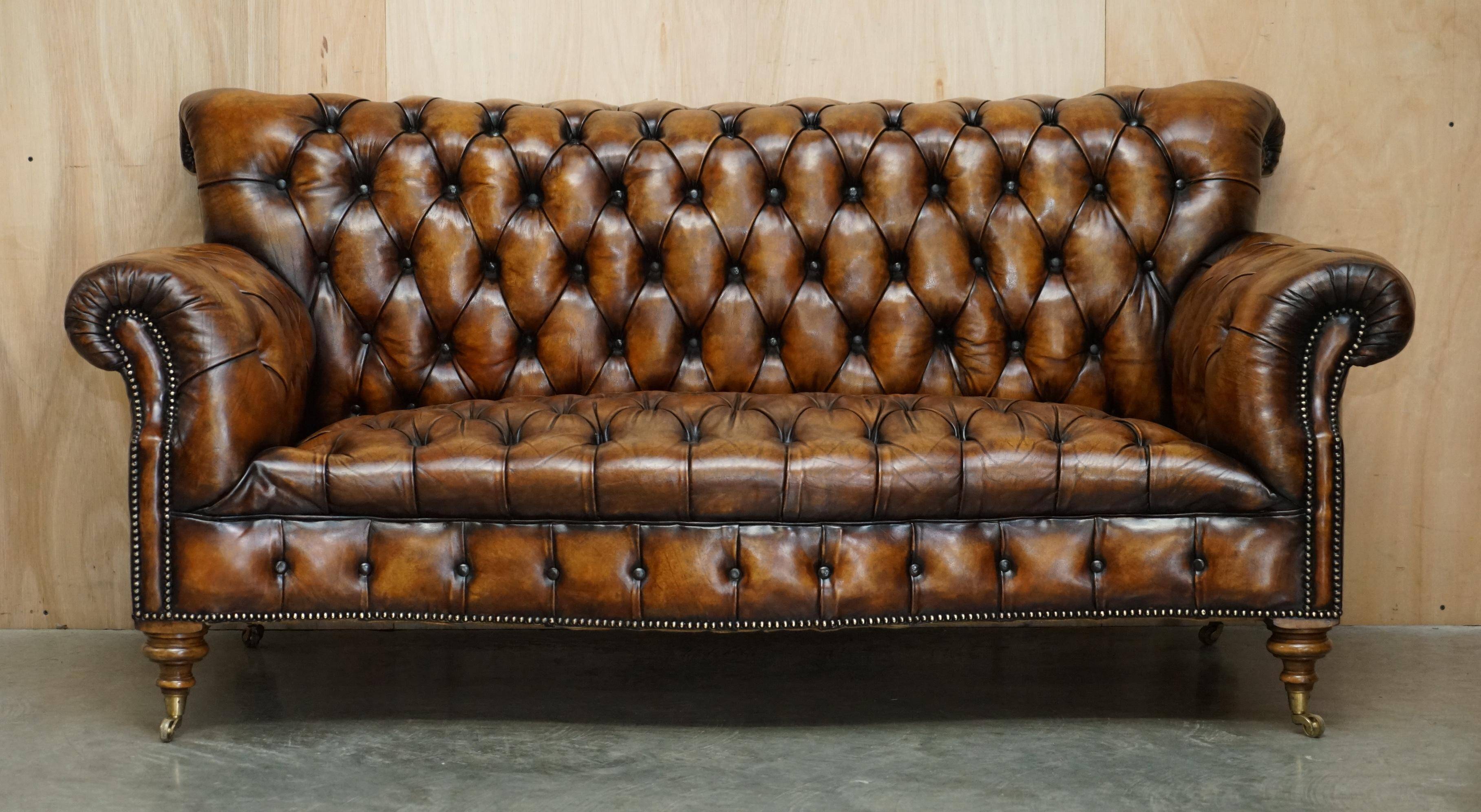 Victorian Chesterfield canapé in hand-dyed serpentine leather.
