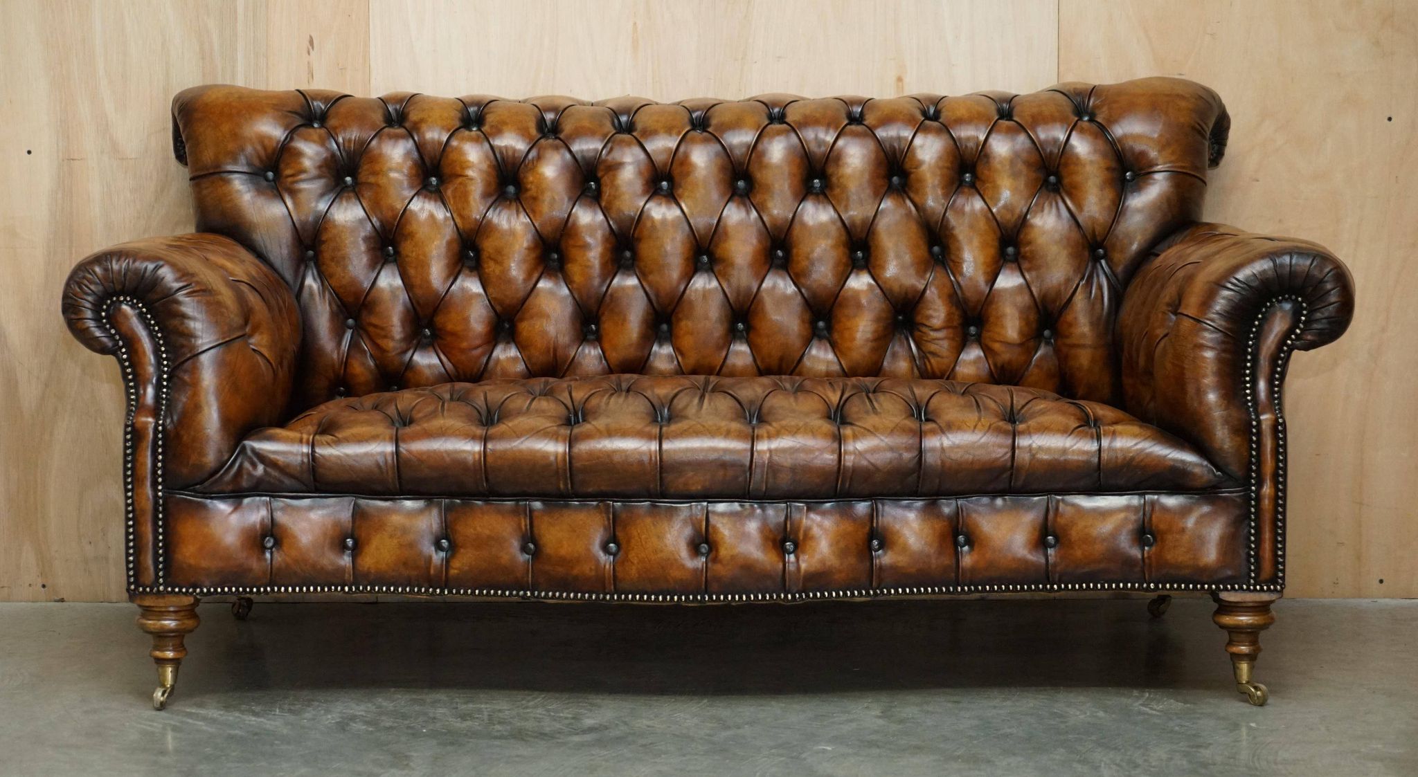 Canapé Chesterfield victorien en cuir serpentin teint à la main