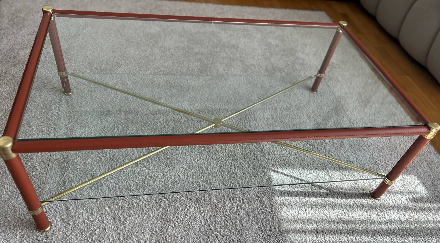 Table basse en verre et cuir