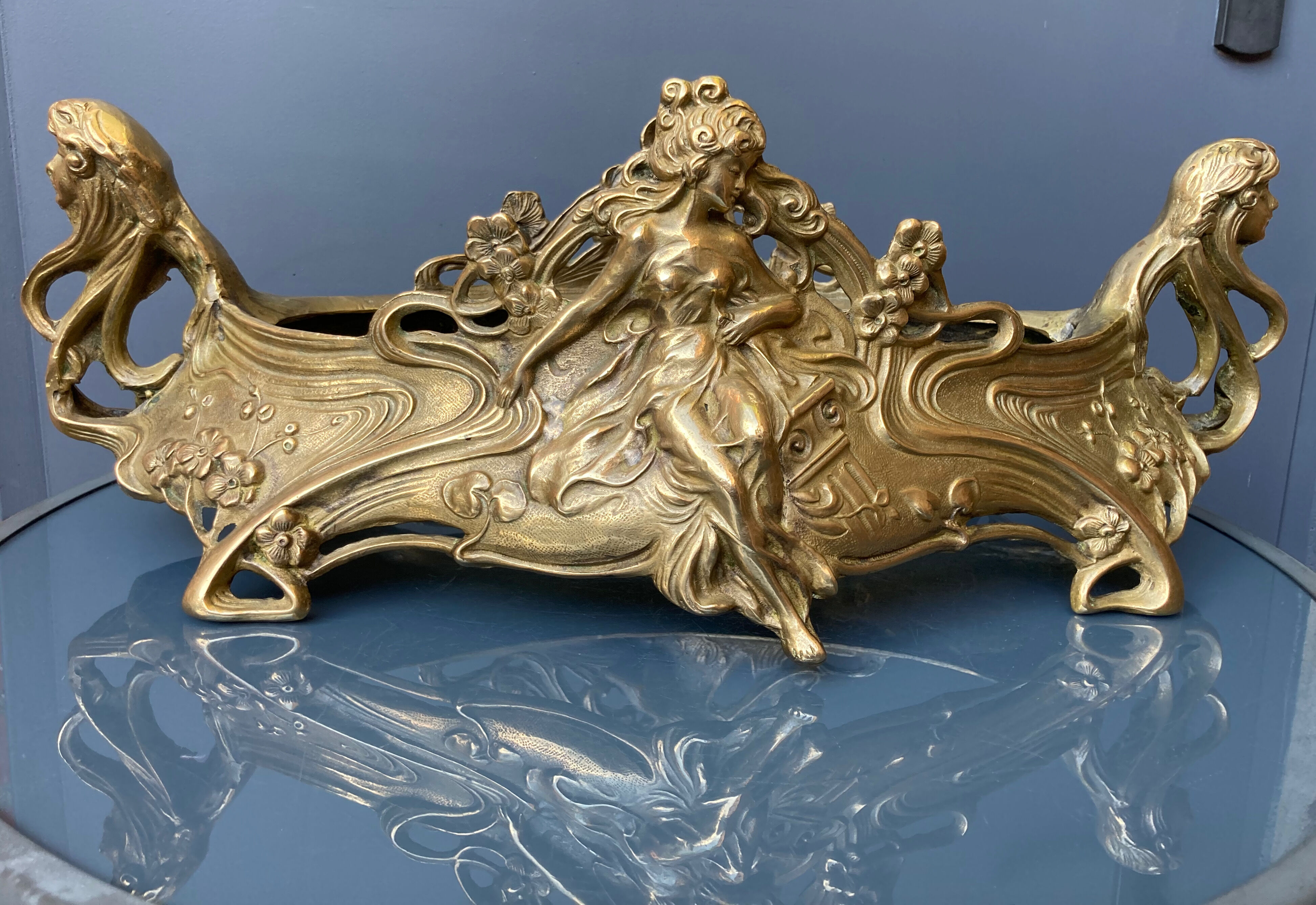 Large planter in gilded bronze Art nouvelles