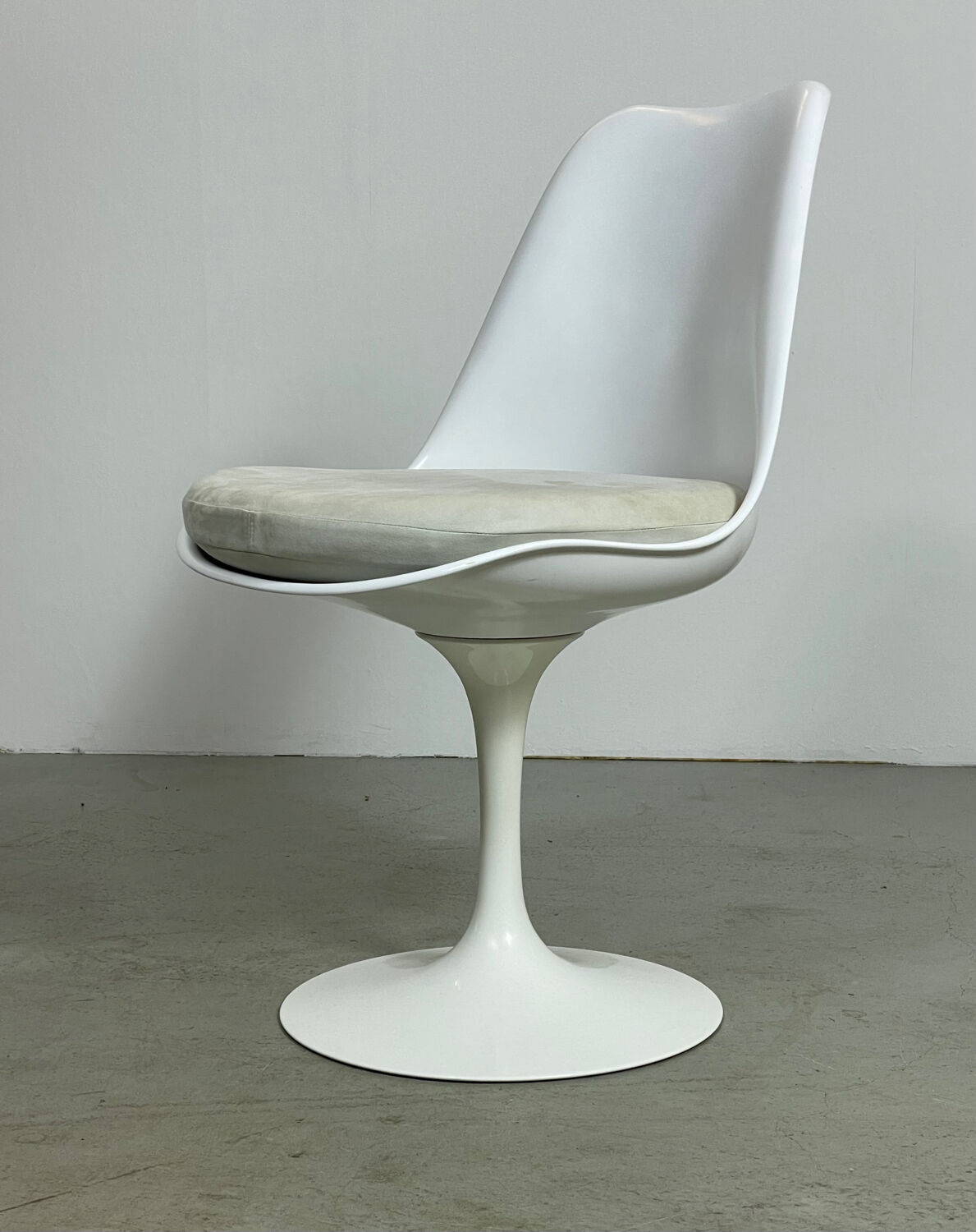 4x Eero Saarinen Tulip Chairs white leather