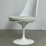 Eero Saarinen chaises tulipes en cuir blanc