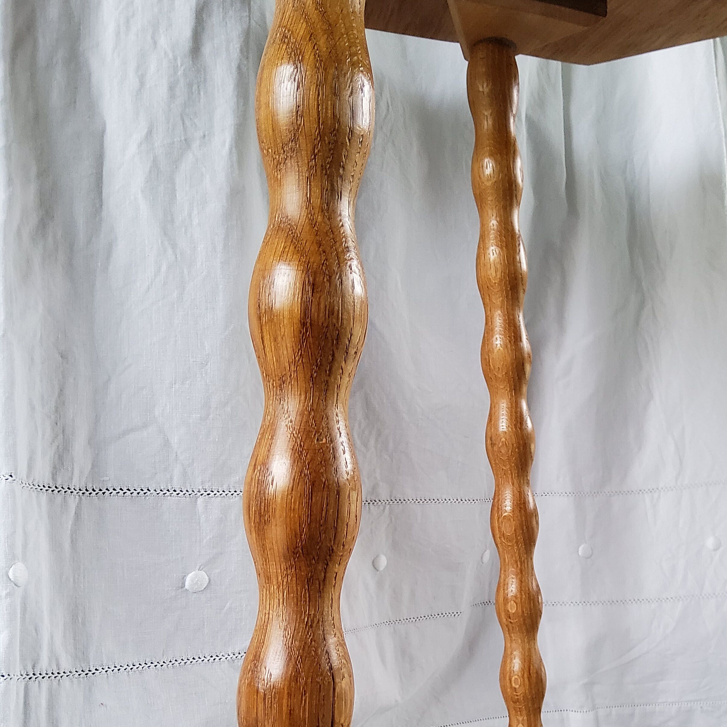 Table pieds tournés