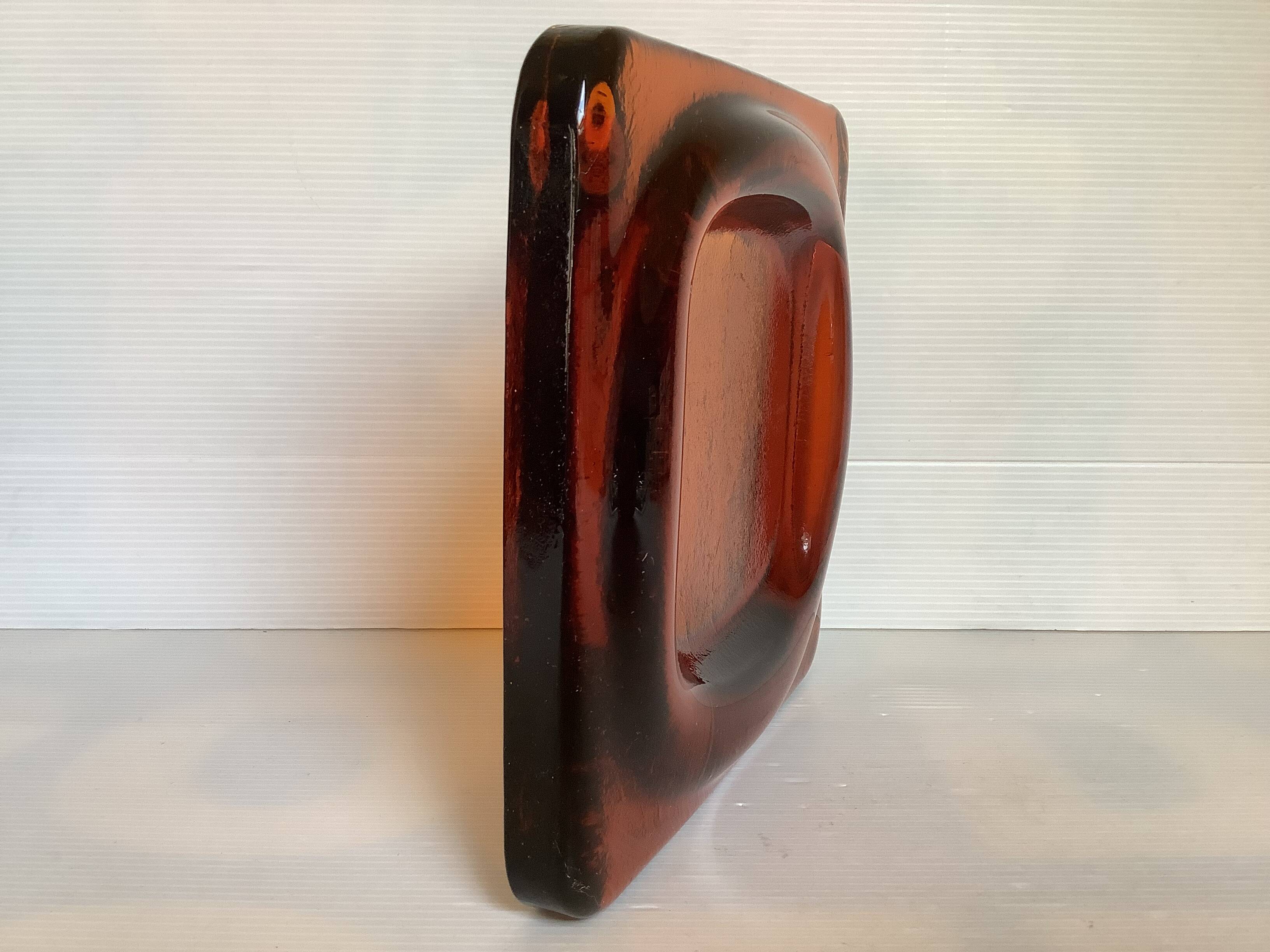 Saint Gobain coin pocket emptier